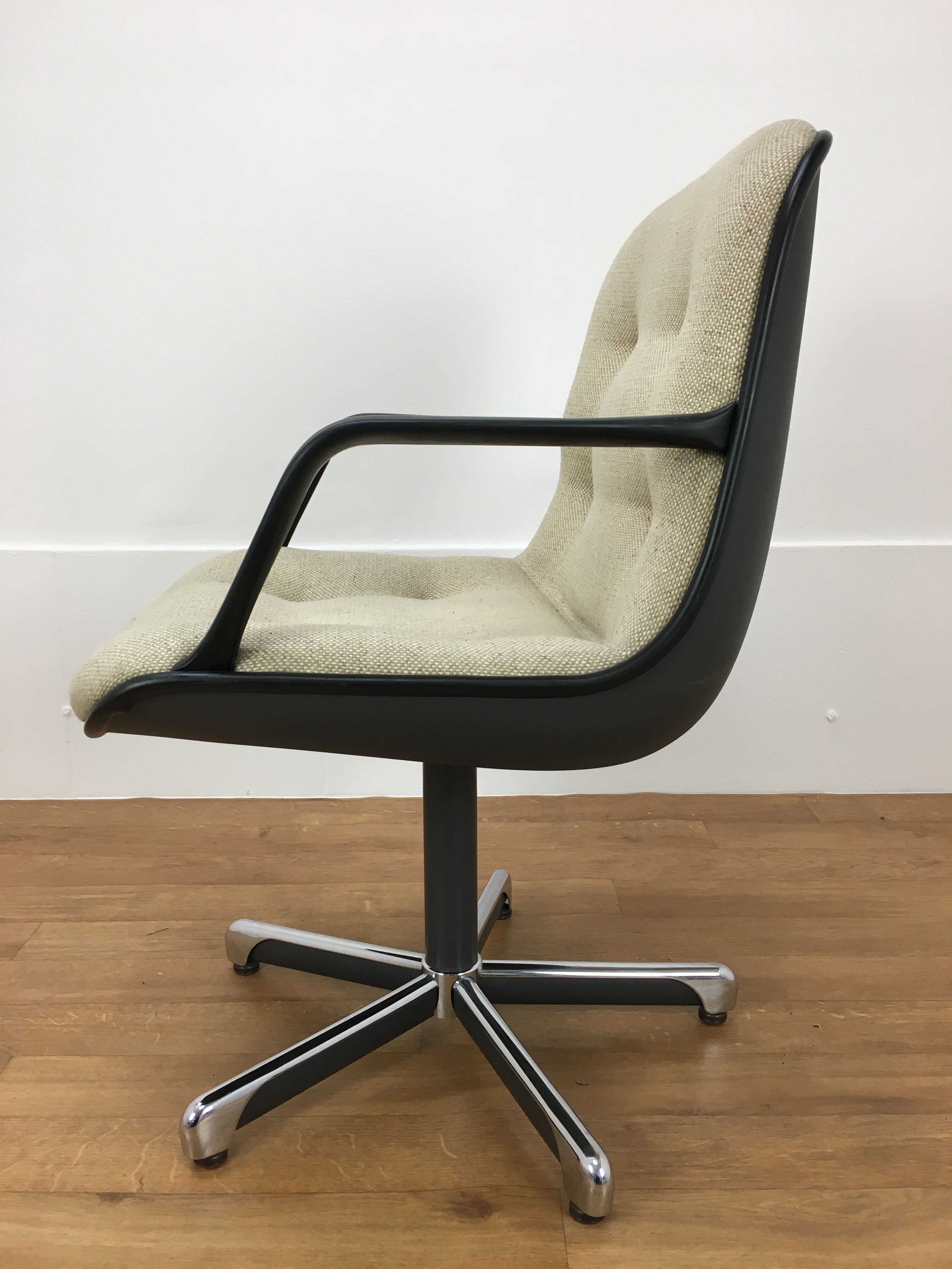 Fauteuil coque Strafor 451 par Randall Buck 1970 space age