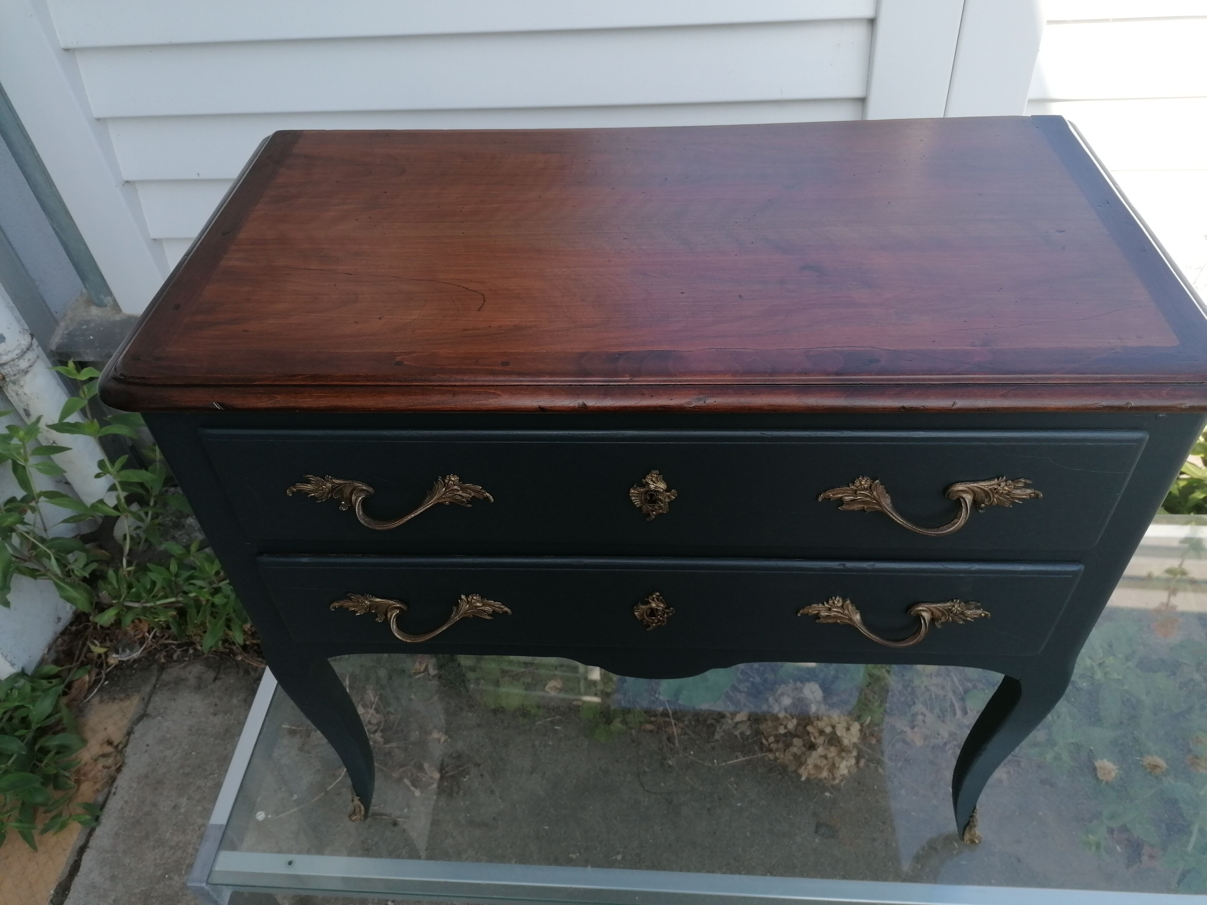 Jumping chest of drawers