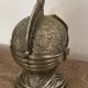 Briquet de table en forme de masque médieval