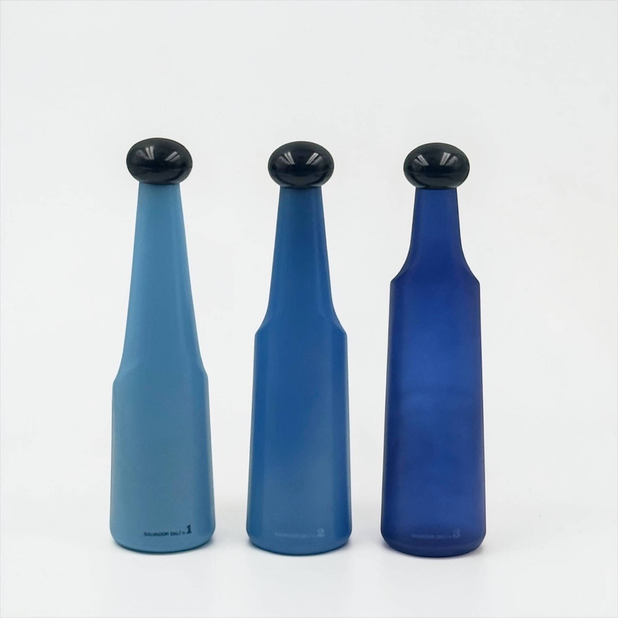 Ensemble de 3 bouteilles design bleu par Salvador Dali Rosso Antico 1970