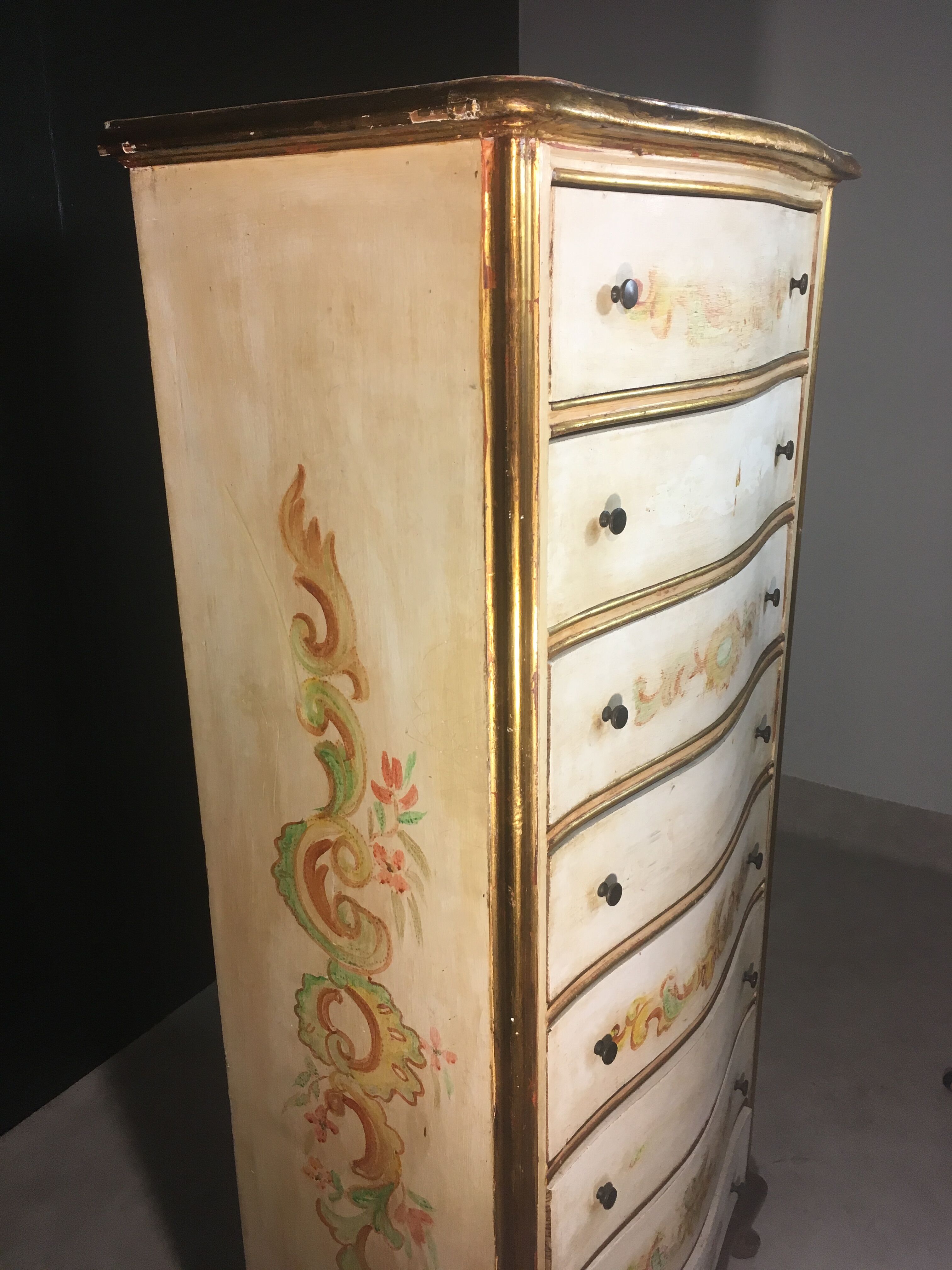 Skated dresser