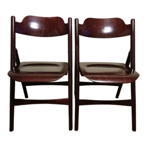 paire d'anciennes chaises