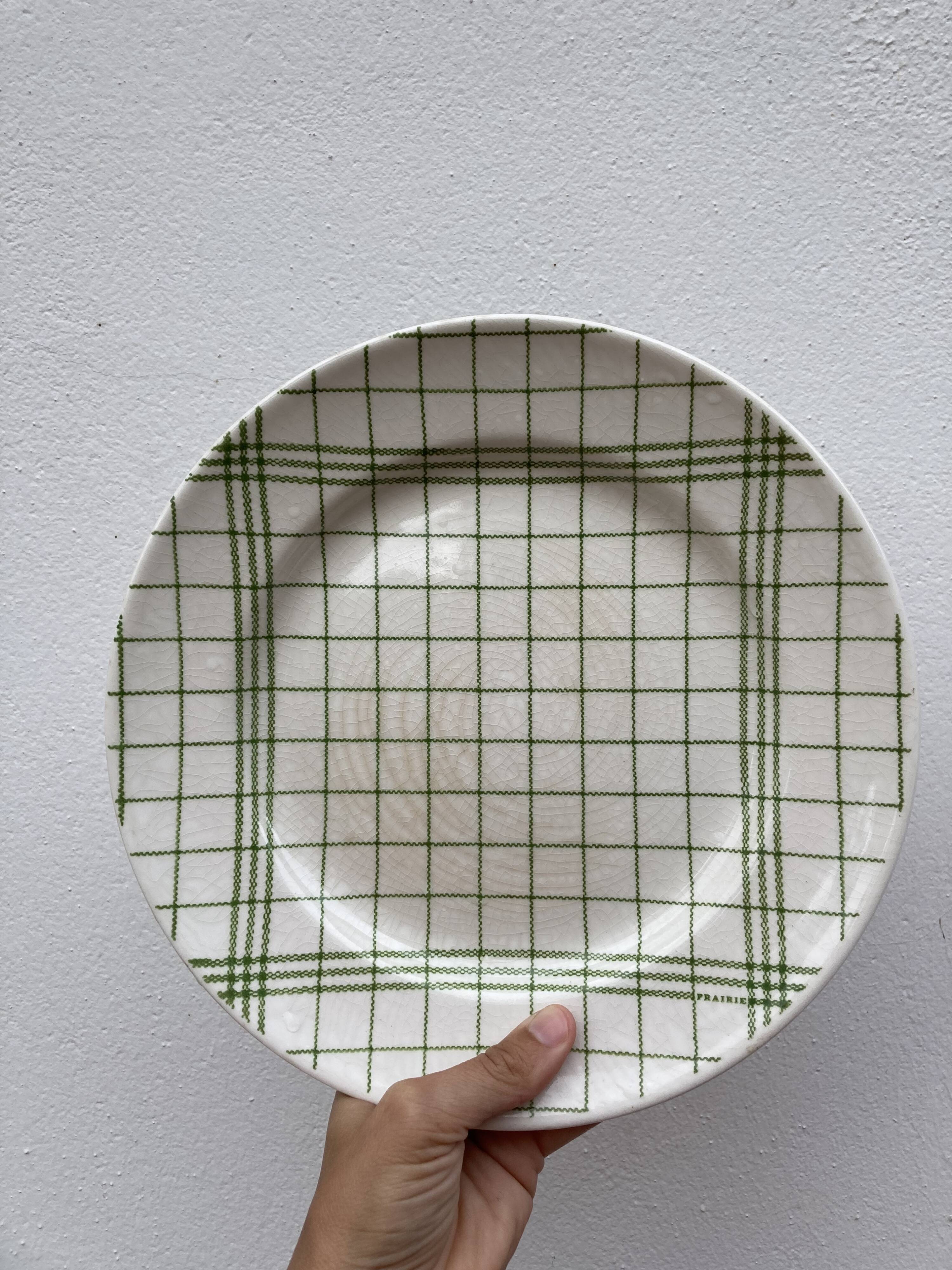 4 flat plates Gien tea towel pattern