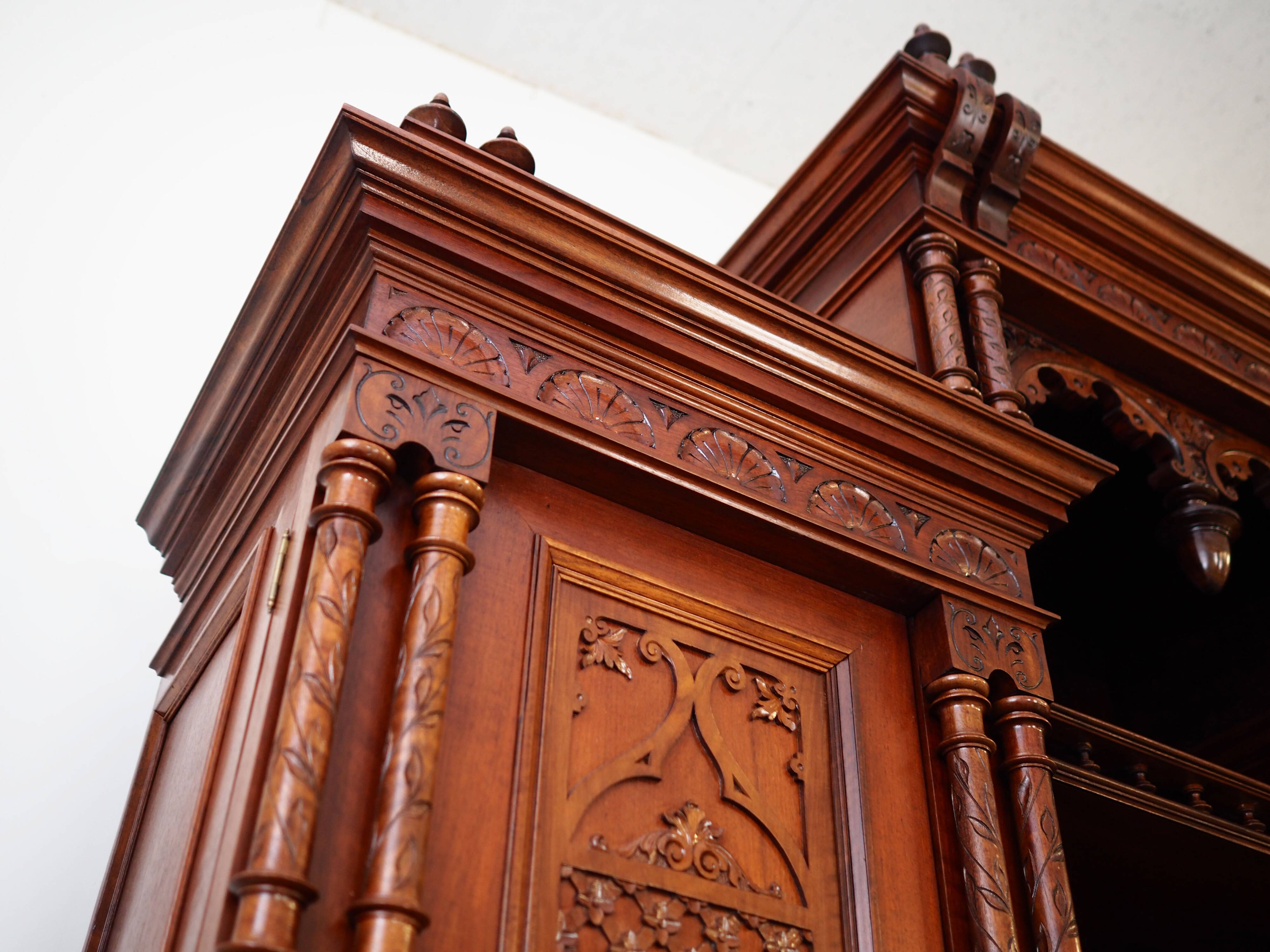 Armoire, vaisselier en chêne, Allemagne première moitié du XXème s.