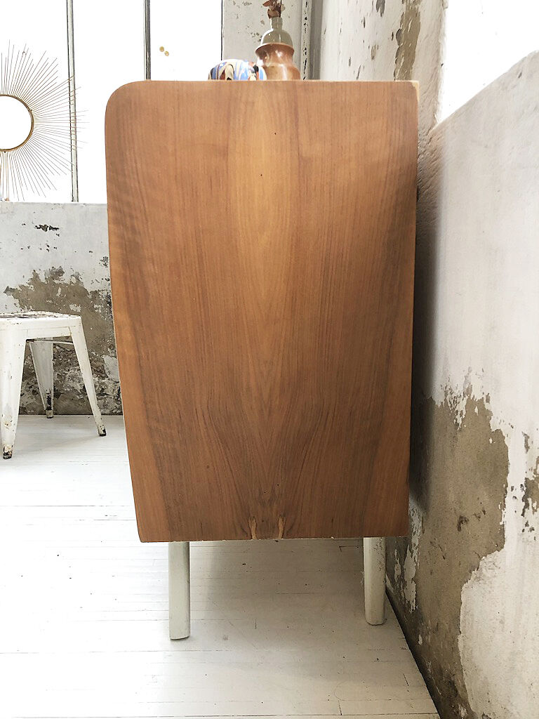 White vintage chest of drawers