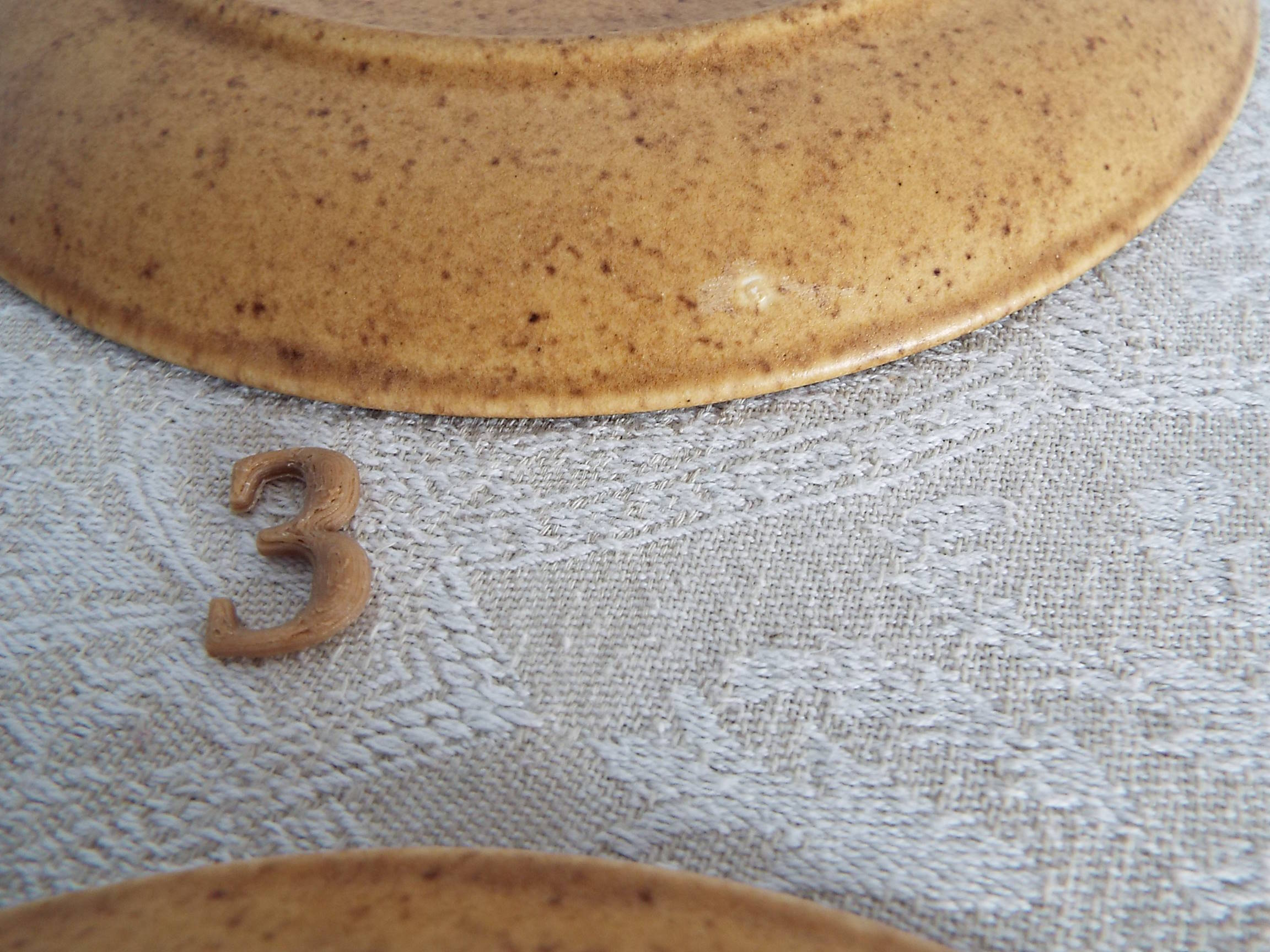 6 Longchamp stoneware dessert plates