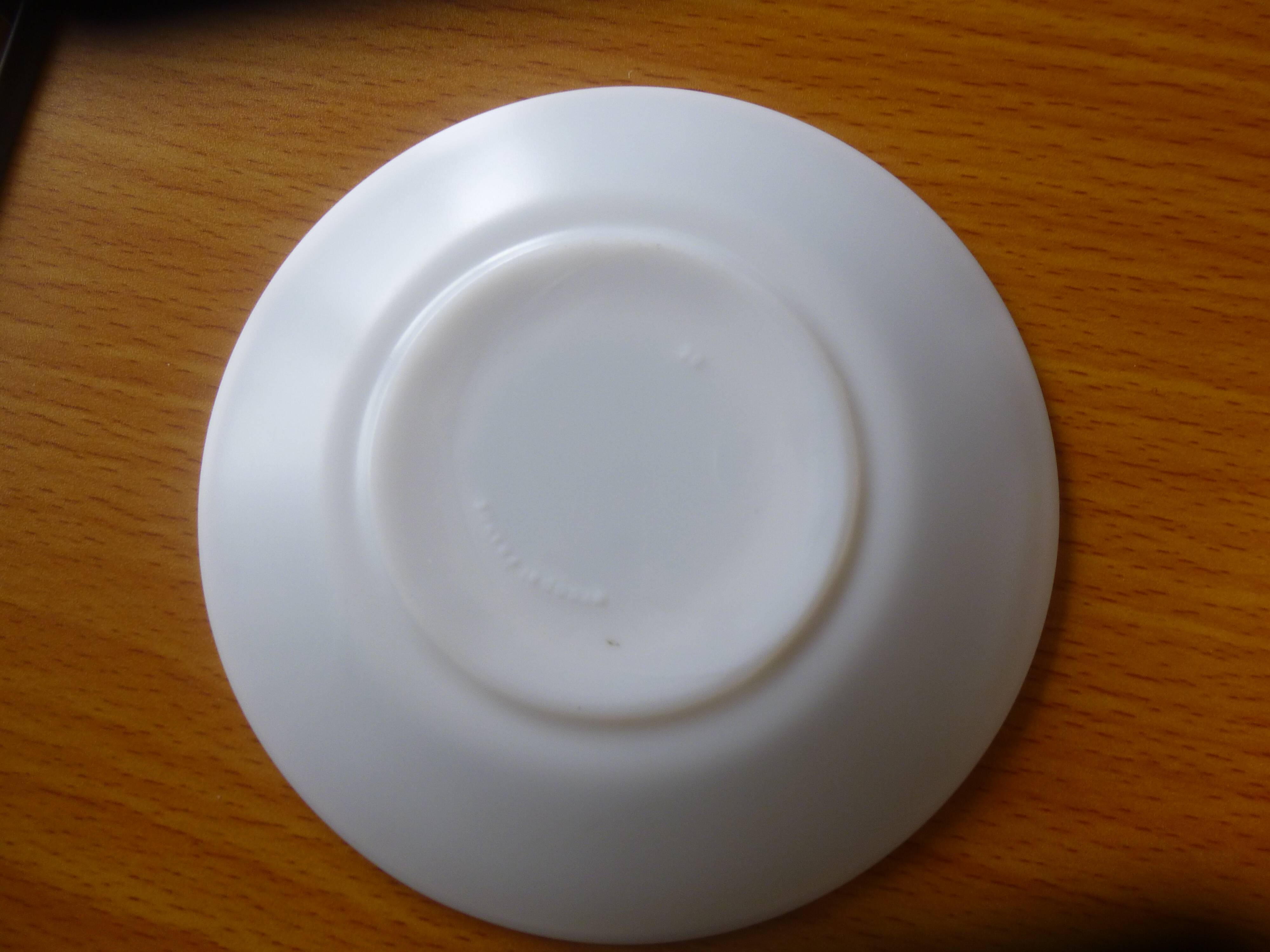Lotus Arcopal lunch cups
