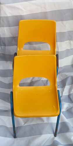 Pair of children's tubular chairs with a plastic shell