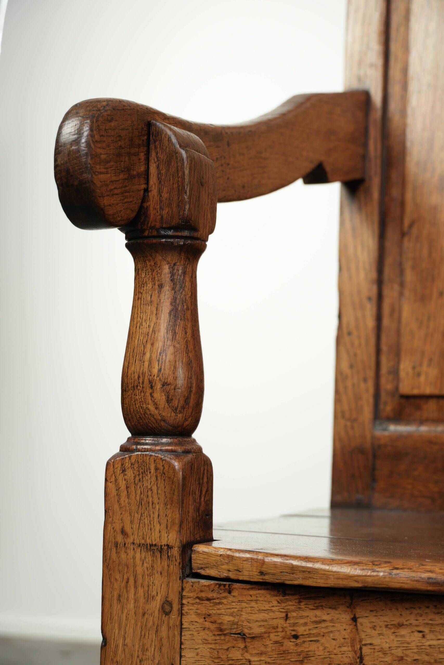 Antique English oak hall bench from the early 19th century with storage space