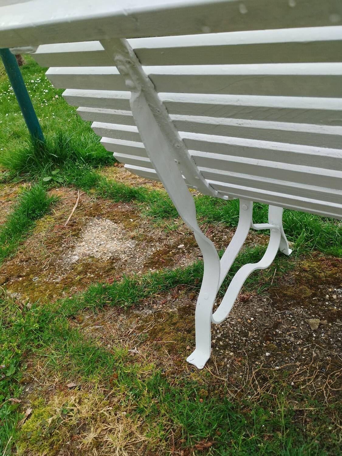 Banc de jardin ancien avec pieds en fer