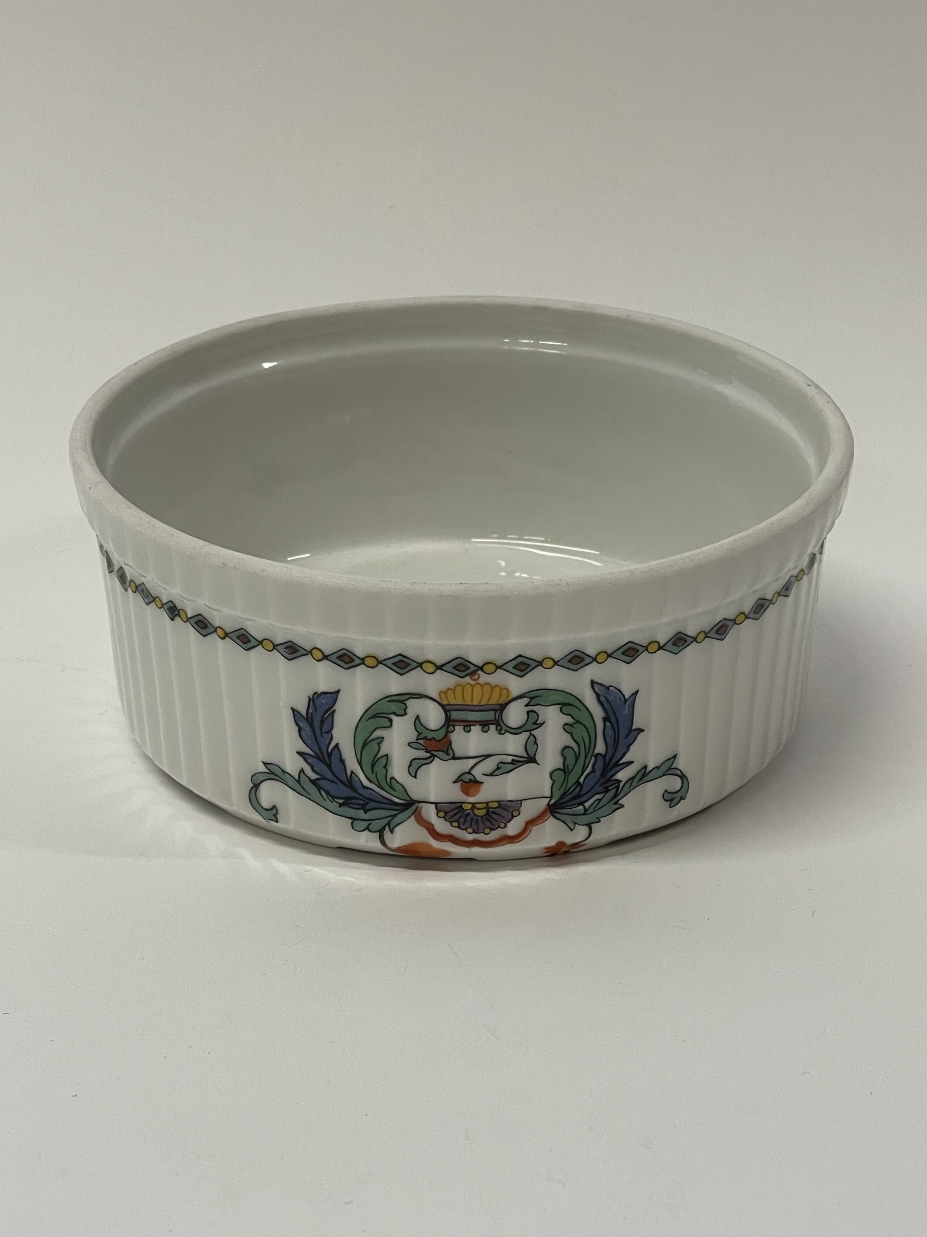 Service de table en porcelaine de Paris modèle décor Pavot, 21 pièces