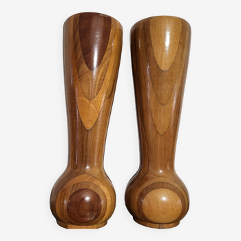 Wooden vases, companions of duty