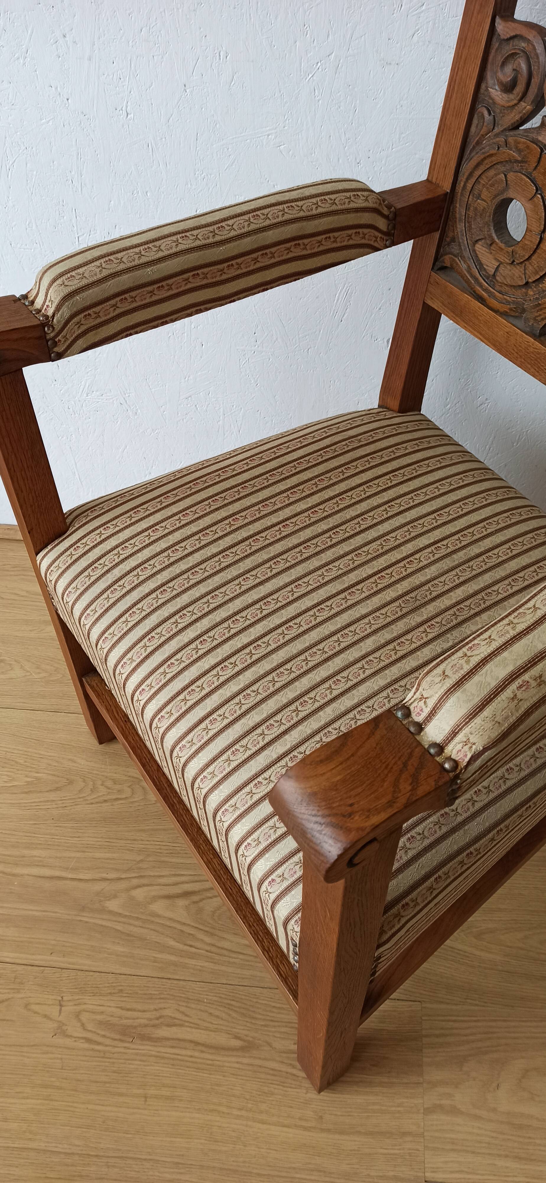 Pair of thrones vintage incredible chairs.