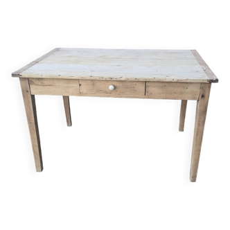 Farm table