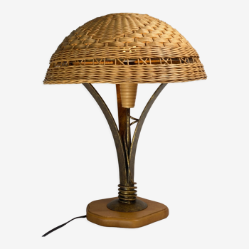 Lampe de table brutaliste en fer forgé doré et champignons en rotin, années 1960