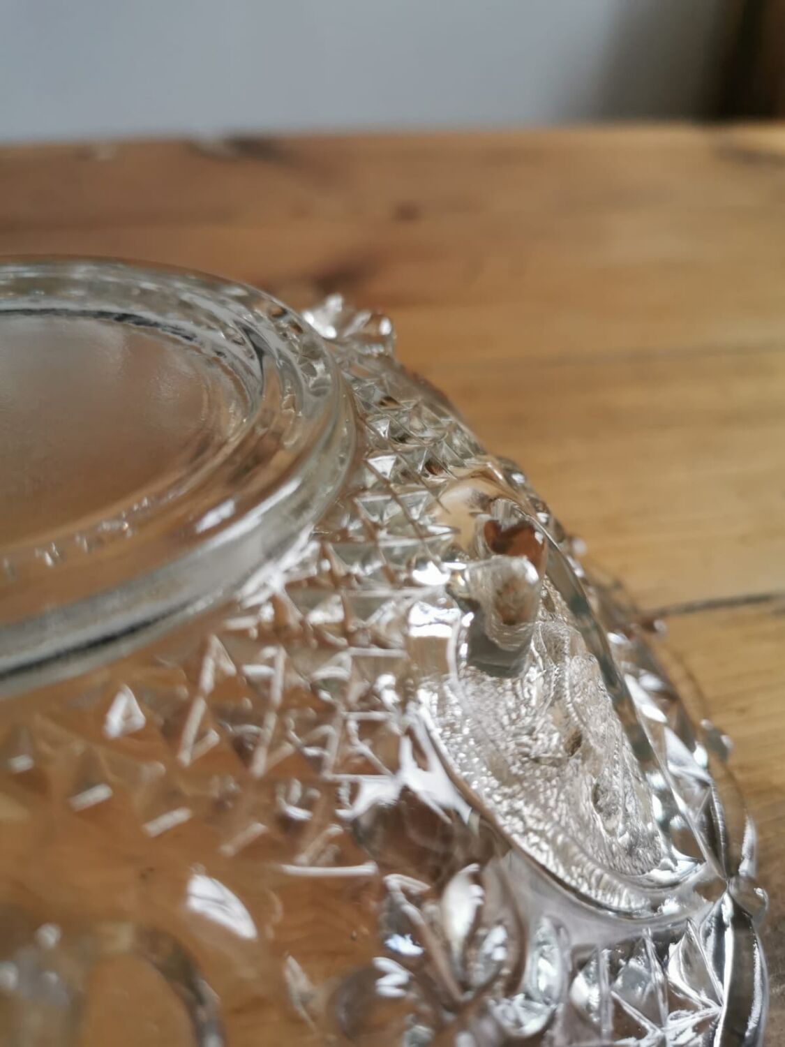 Chiseled glass candy box