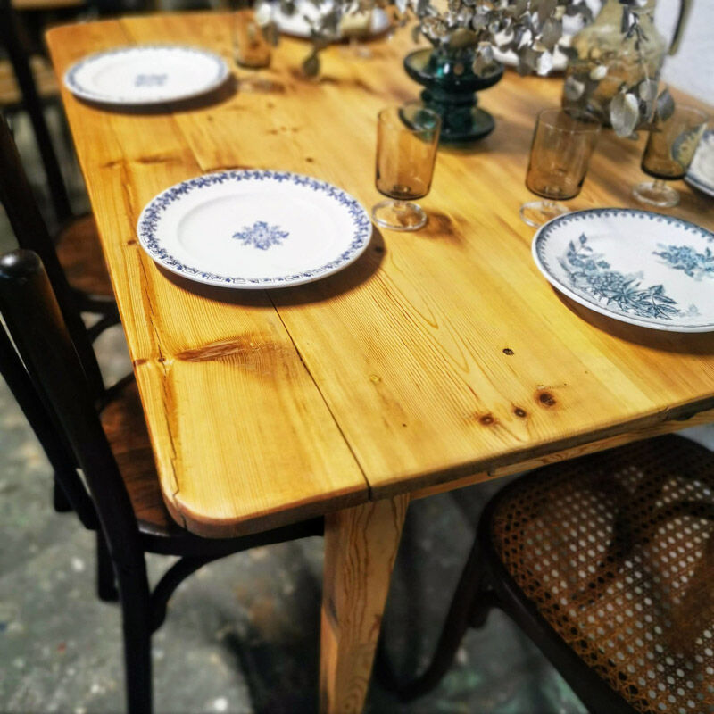 Rabat farm table