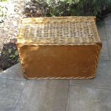 Pretty Wicker Malle. Vintage.