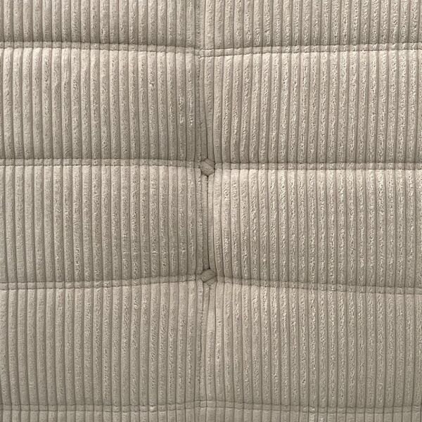 Fauteuil Togo Lounge en velours tricoté beige par Michel Ducaroy pour Ligne Roset.