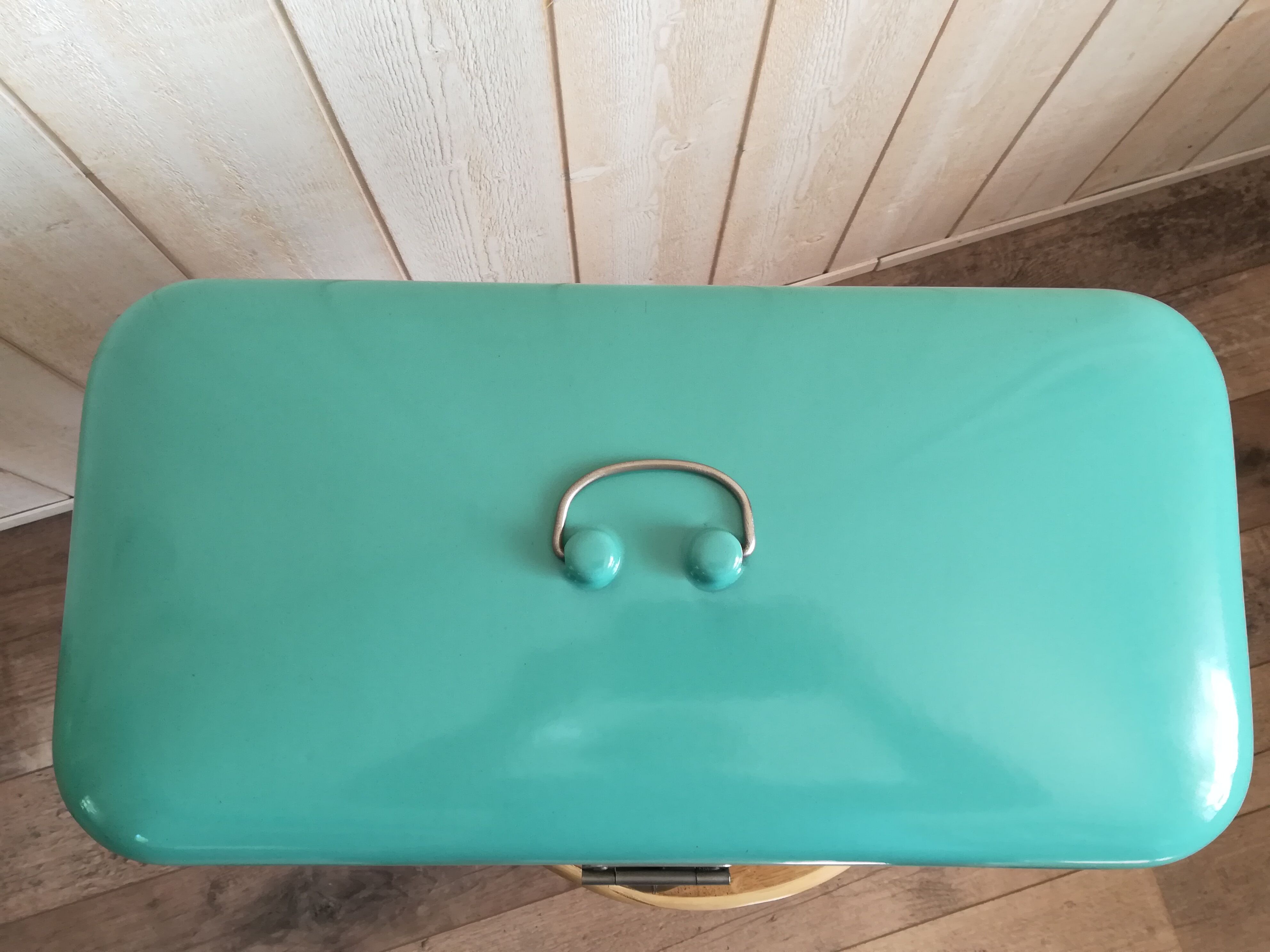 Minth blue enamelled metal box