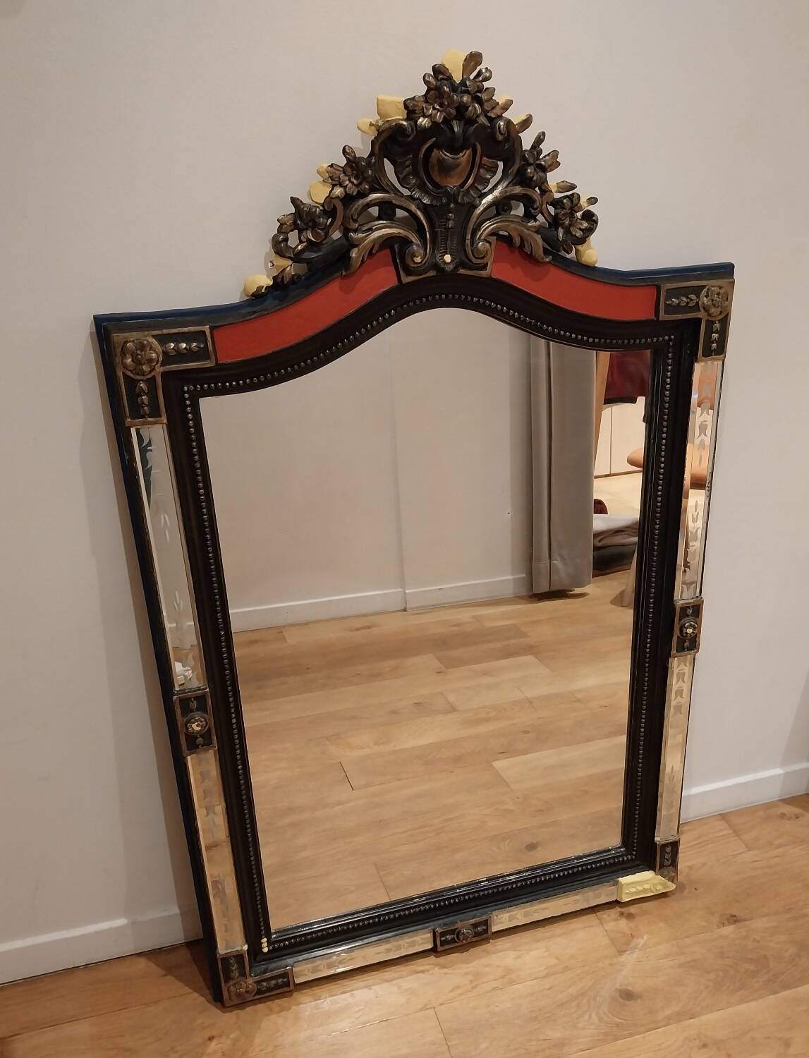 Mirror with glazing beads from the Napoleon III period