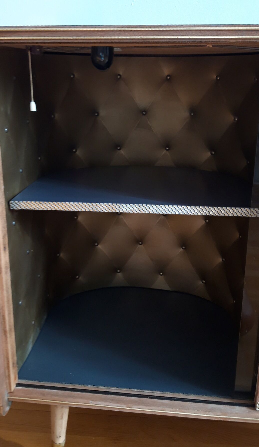 Meuble bar sur roulettes vintage relooké
