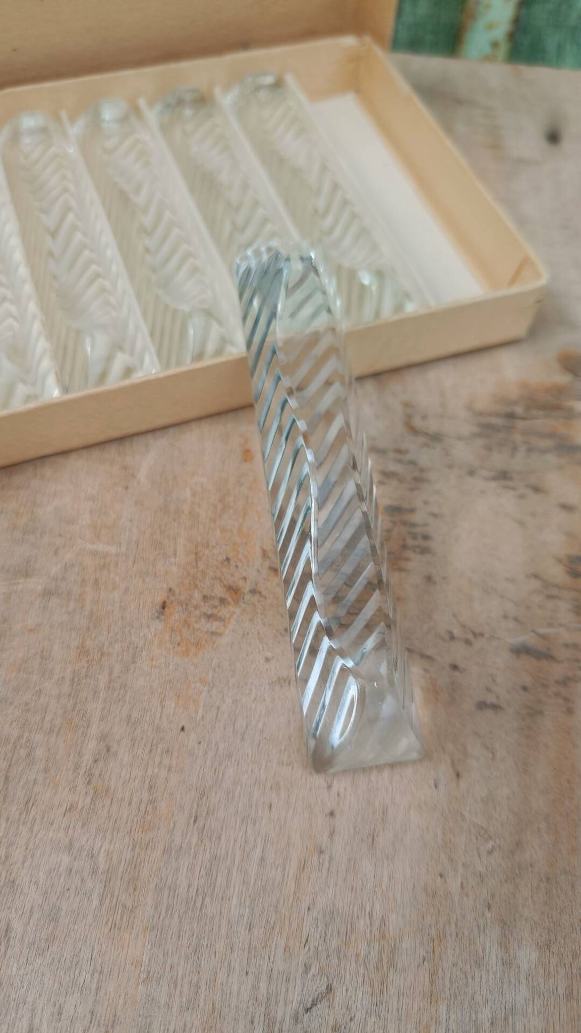 Set of 12 vintage double crystal knife rests with box