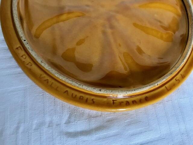 Vallauris, 20th century clover decoration trivet