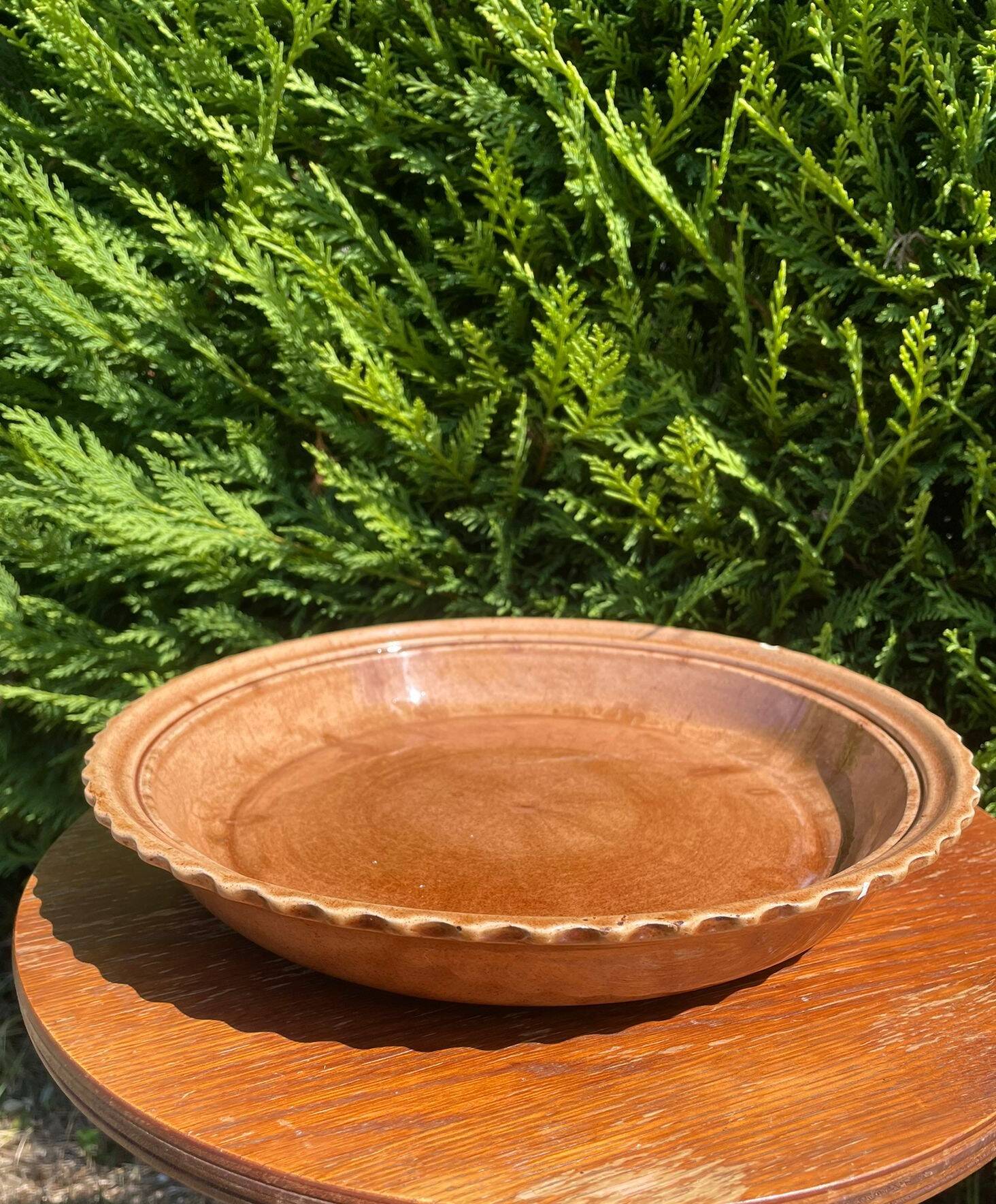 Trompe-l'oeil cherry pie dish