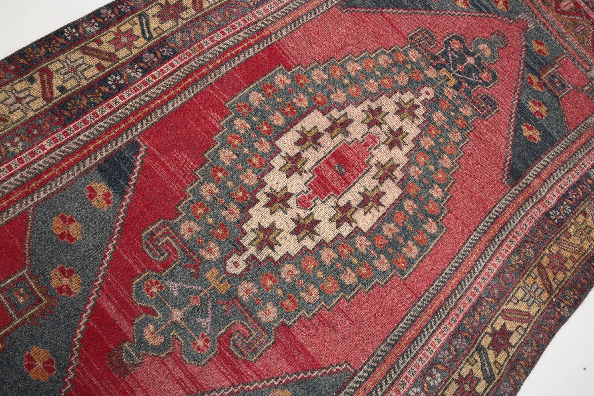 5x9 Red & Cream Classic Persian Rug, 152x271Cm
