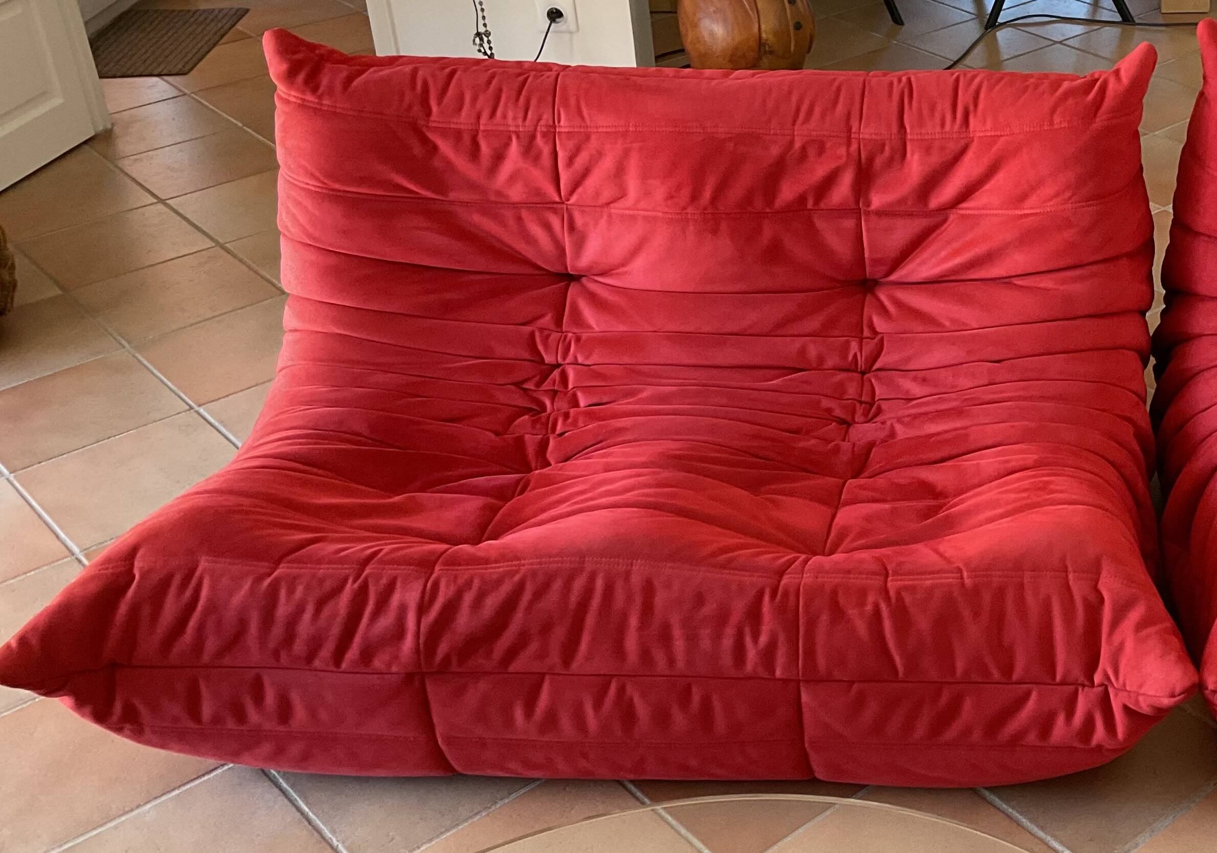 Togo 2-seater sofa in Goya red (red) by Ligne Roset