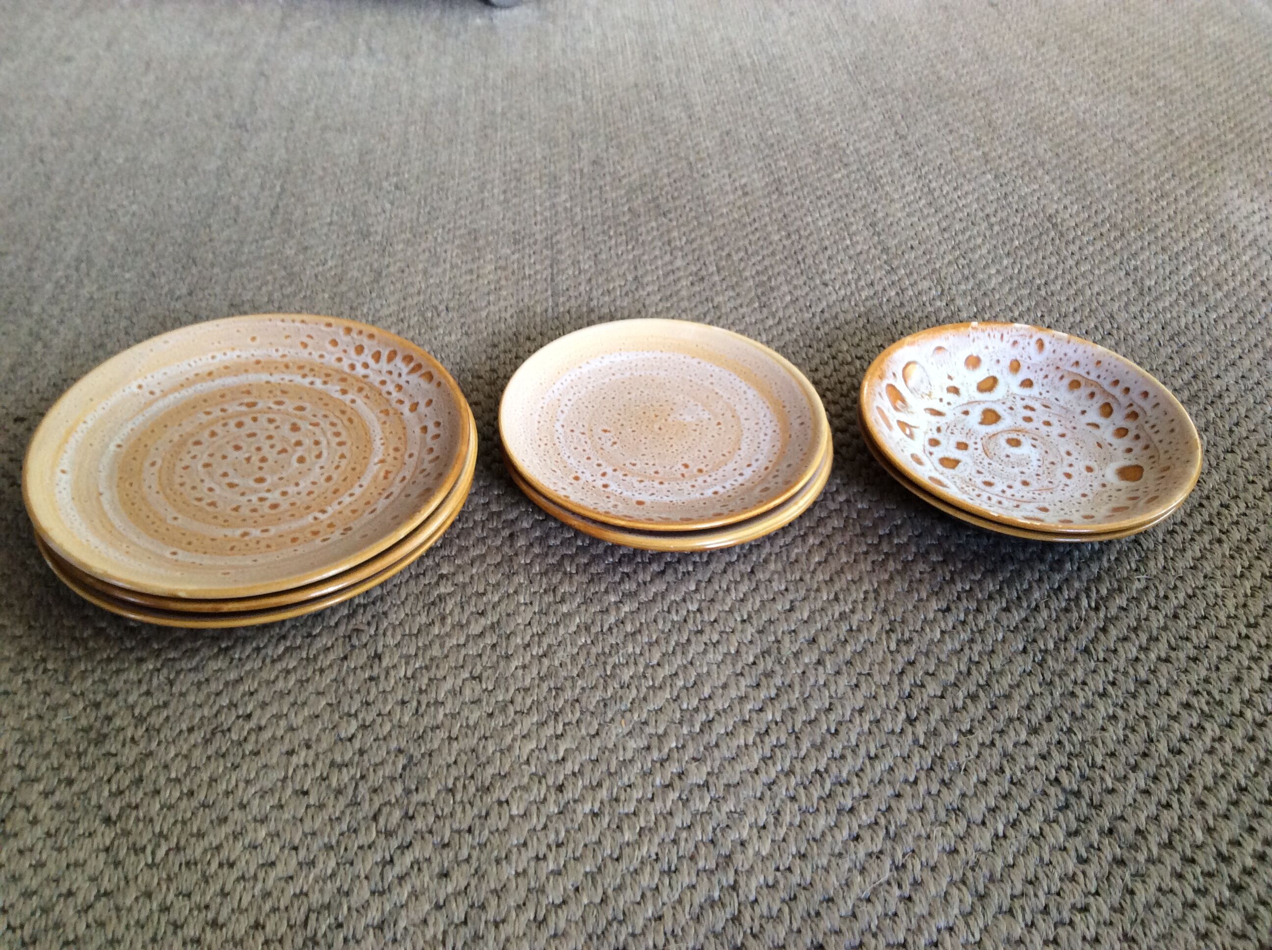 Set of 8 plates