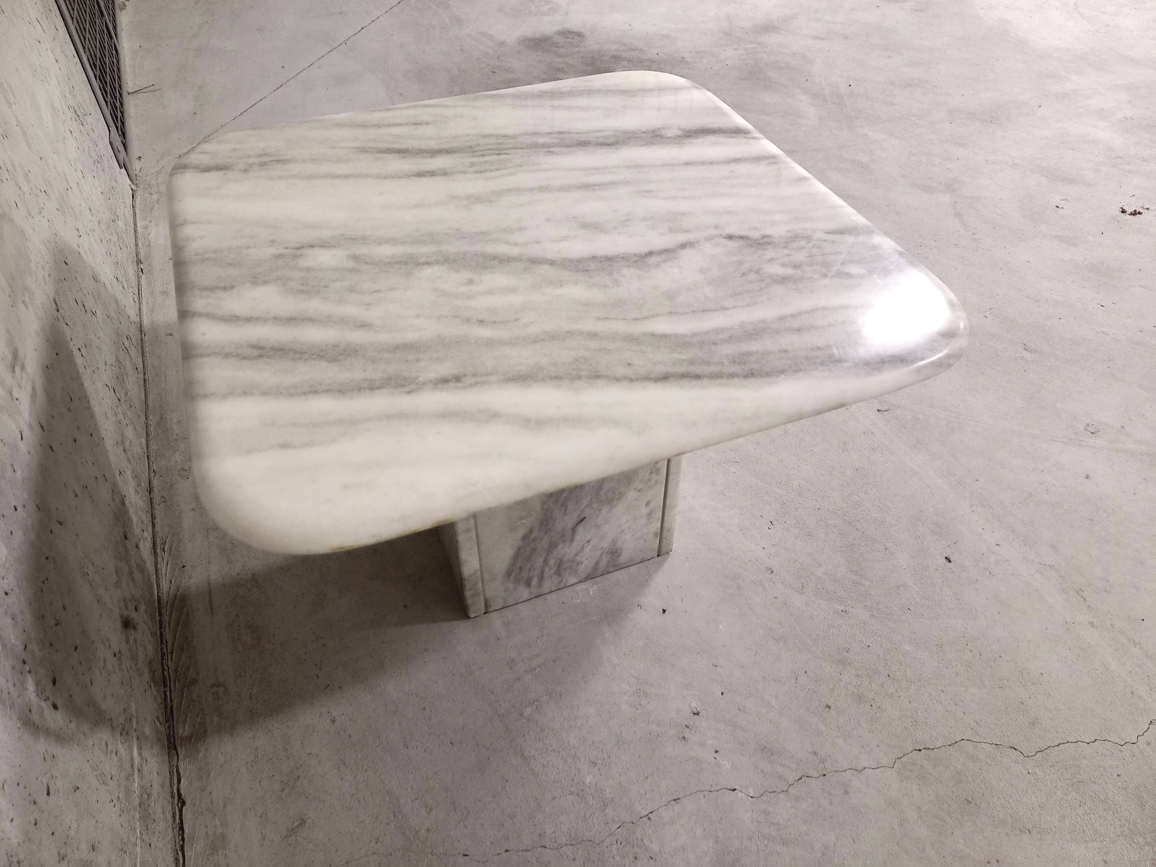 Vintage coffee table in white marble 70s