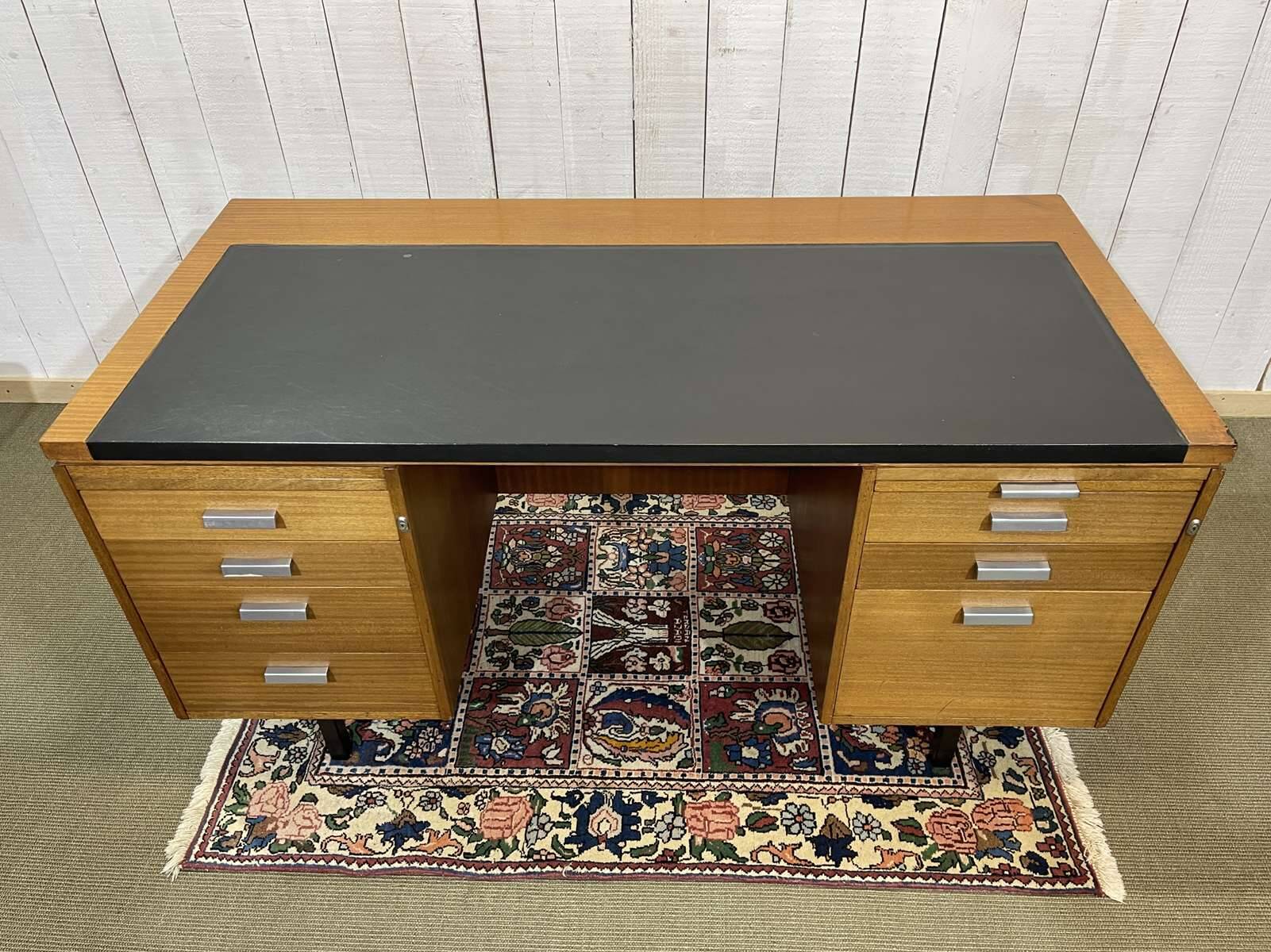 Bureau de direction anglais des années 1970 en acajou