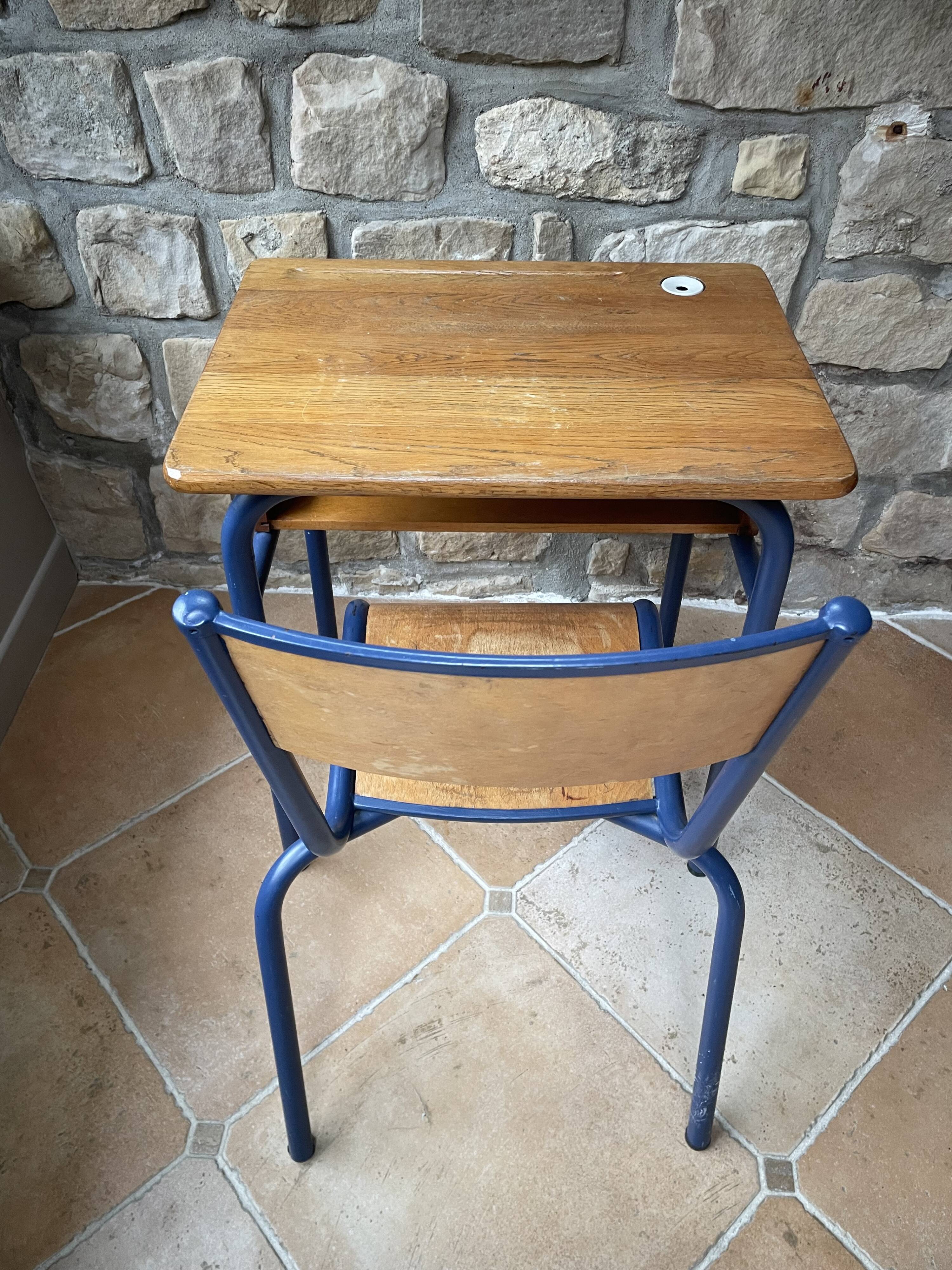 vintage wooden school desk with its chair