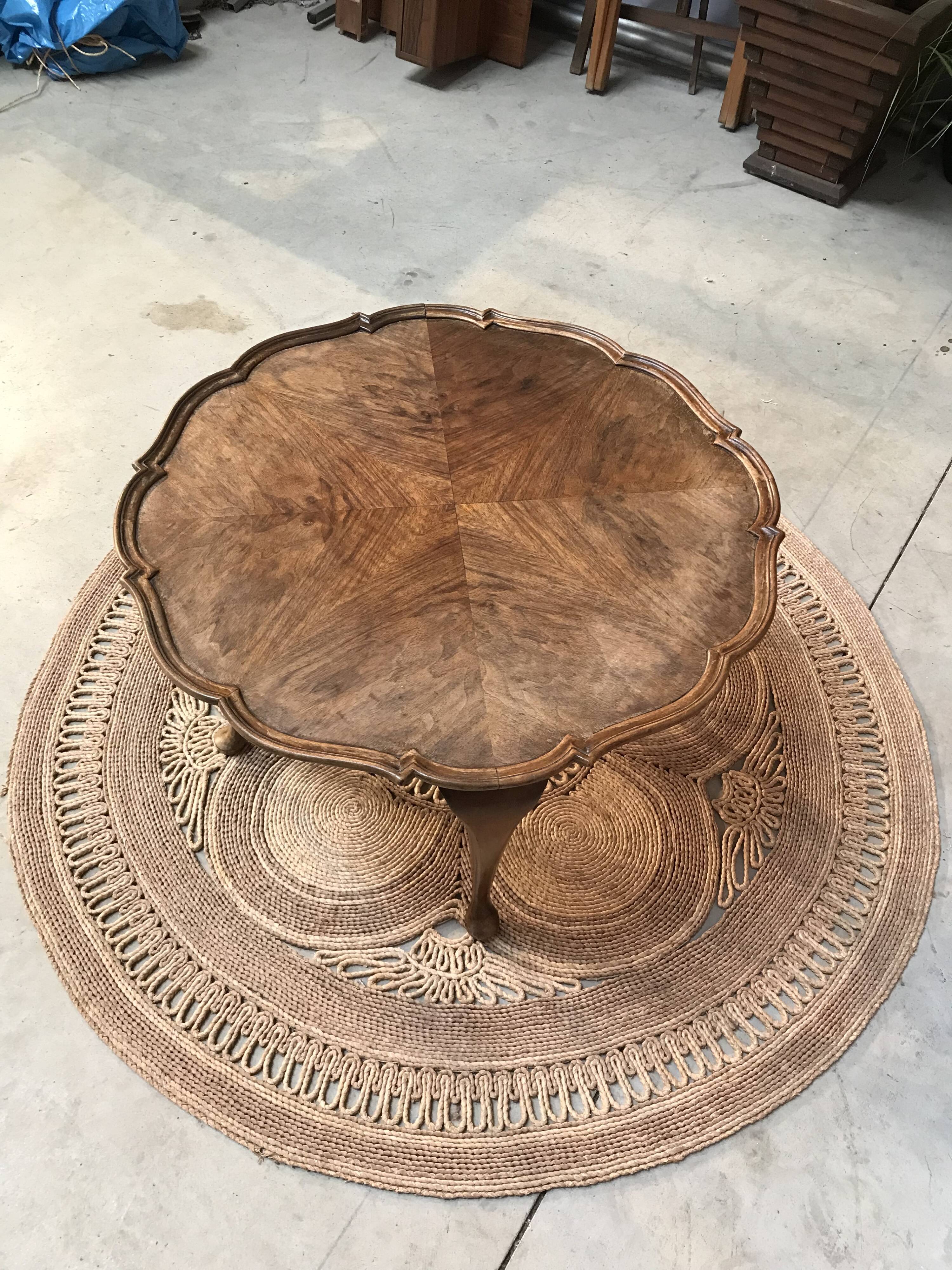 Round coffee table