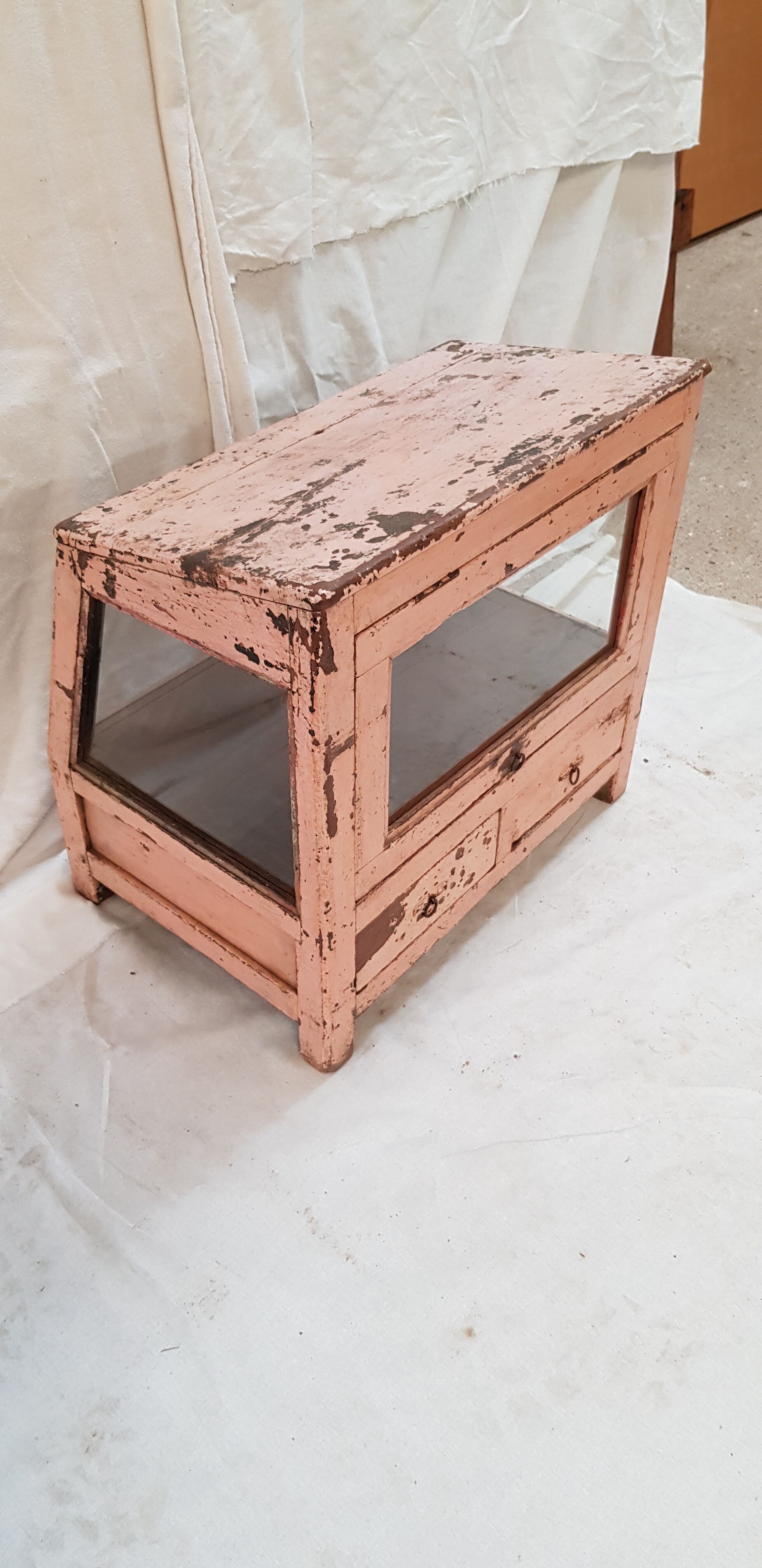 Old jeweler's display