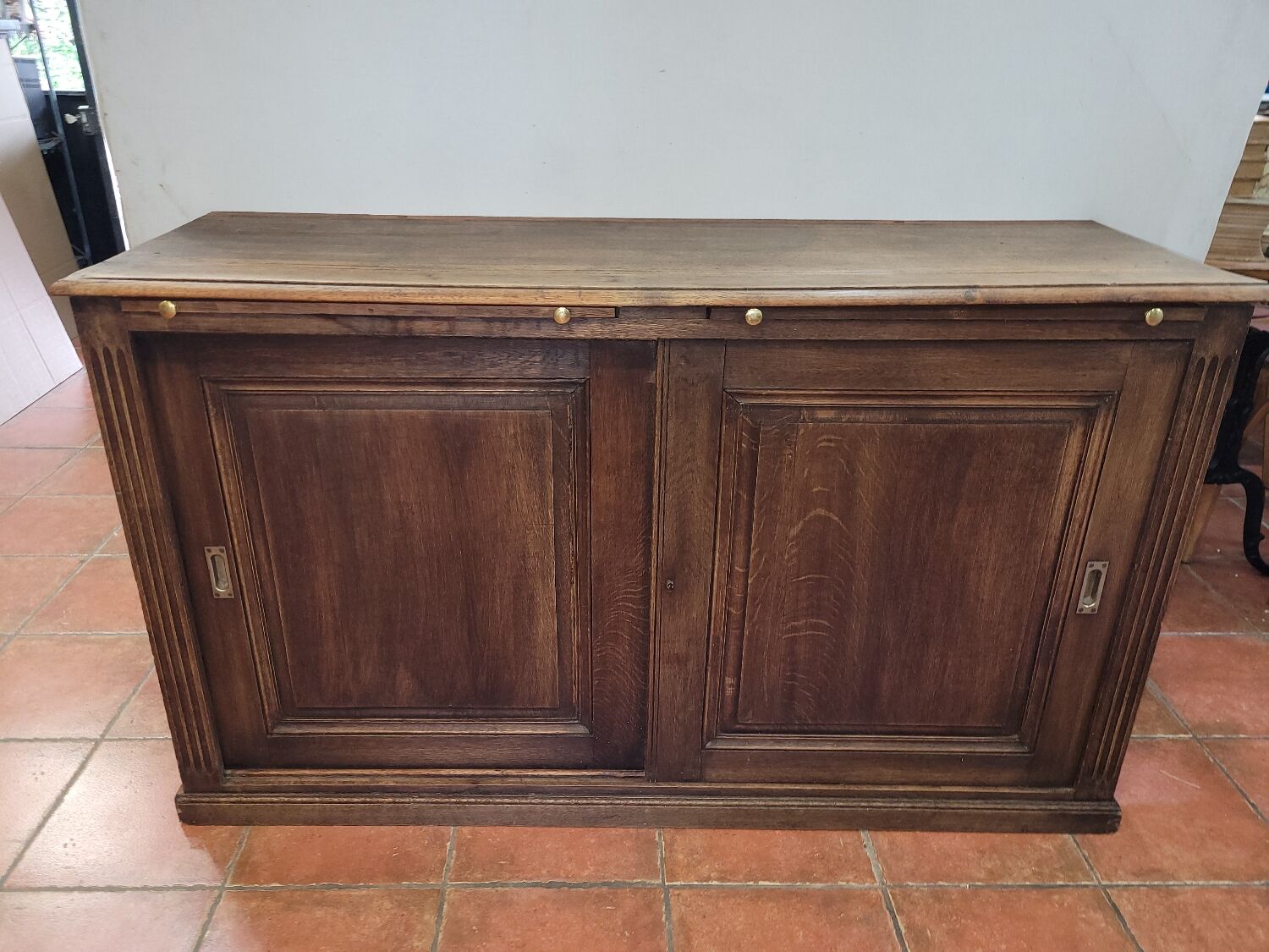 Craft furniture with sliding oak doors