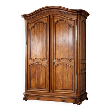 18th-century solid walnut wardrobe – original key – superb patina