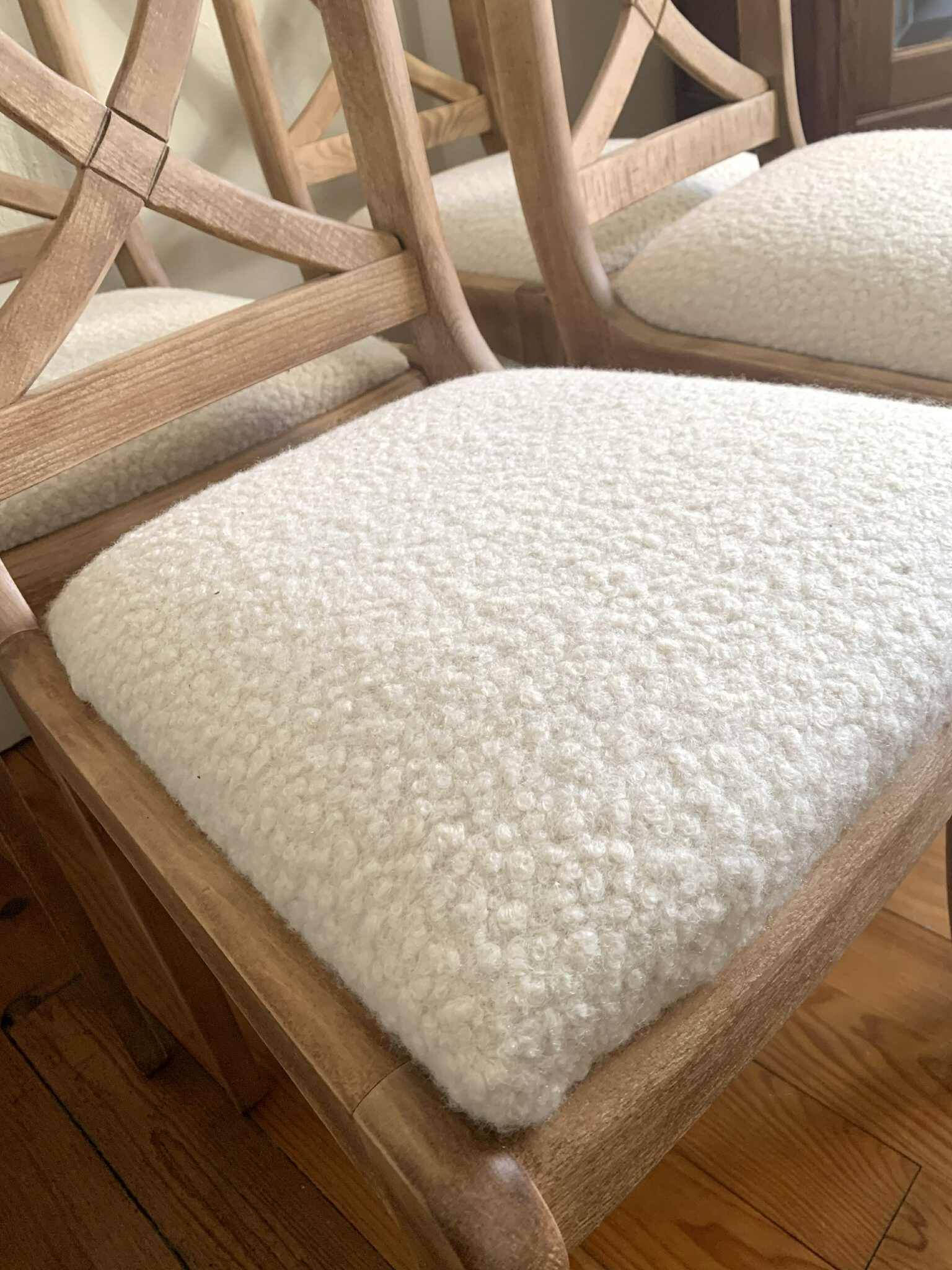 Set of 6 cross-back chairs in solid wood, with white boucle seats.