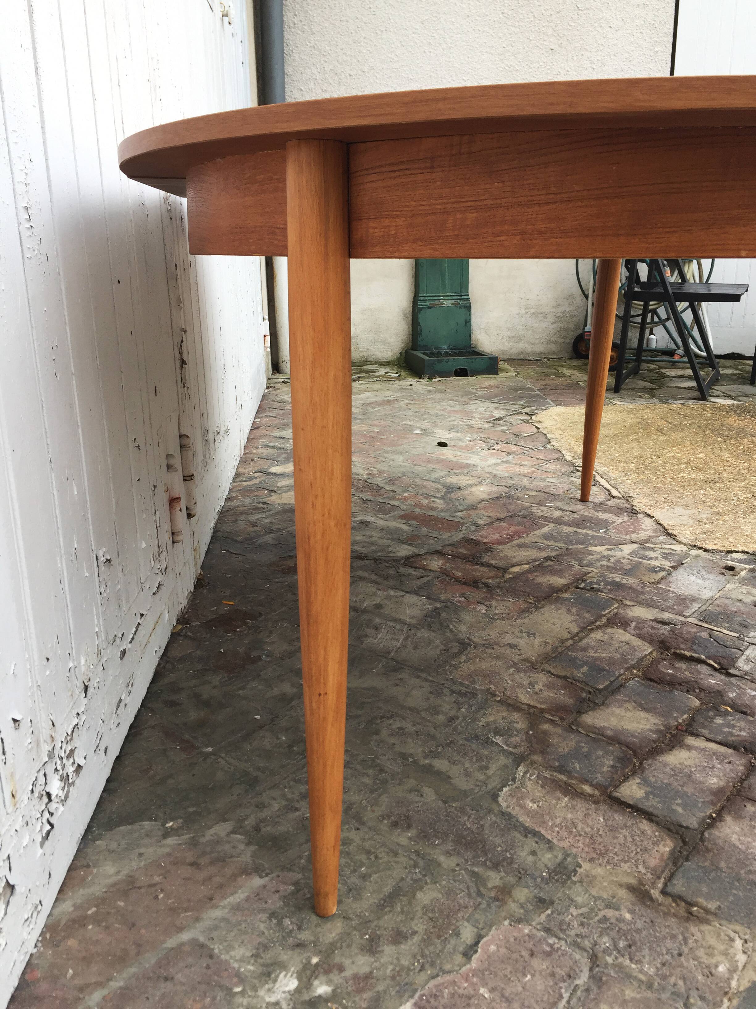 Expandable Scandinavian Roundtable