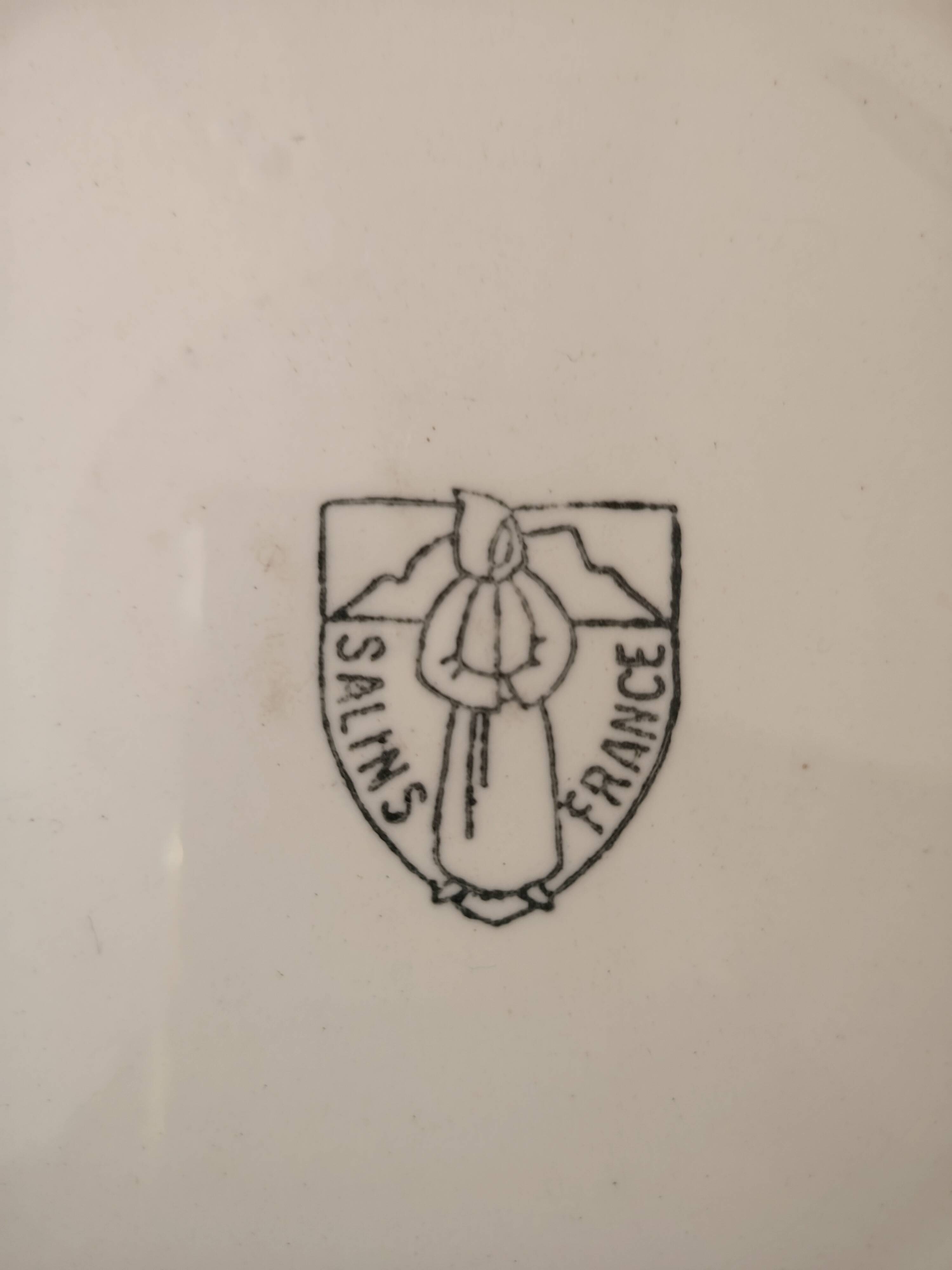 Orange dinner service from Salins