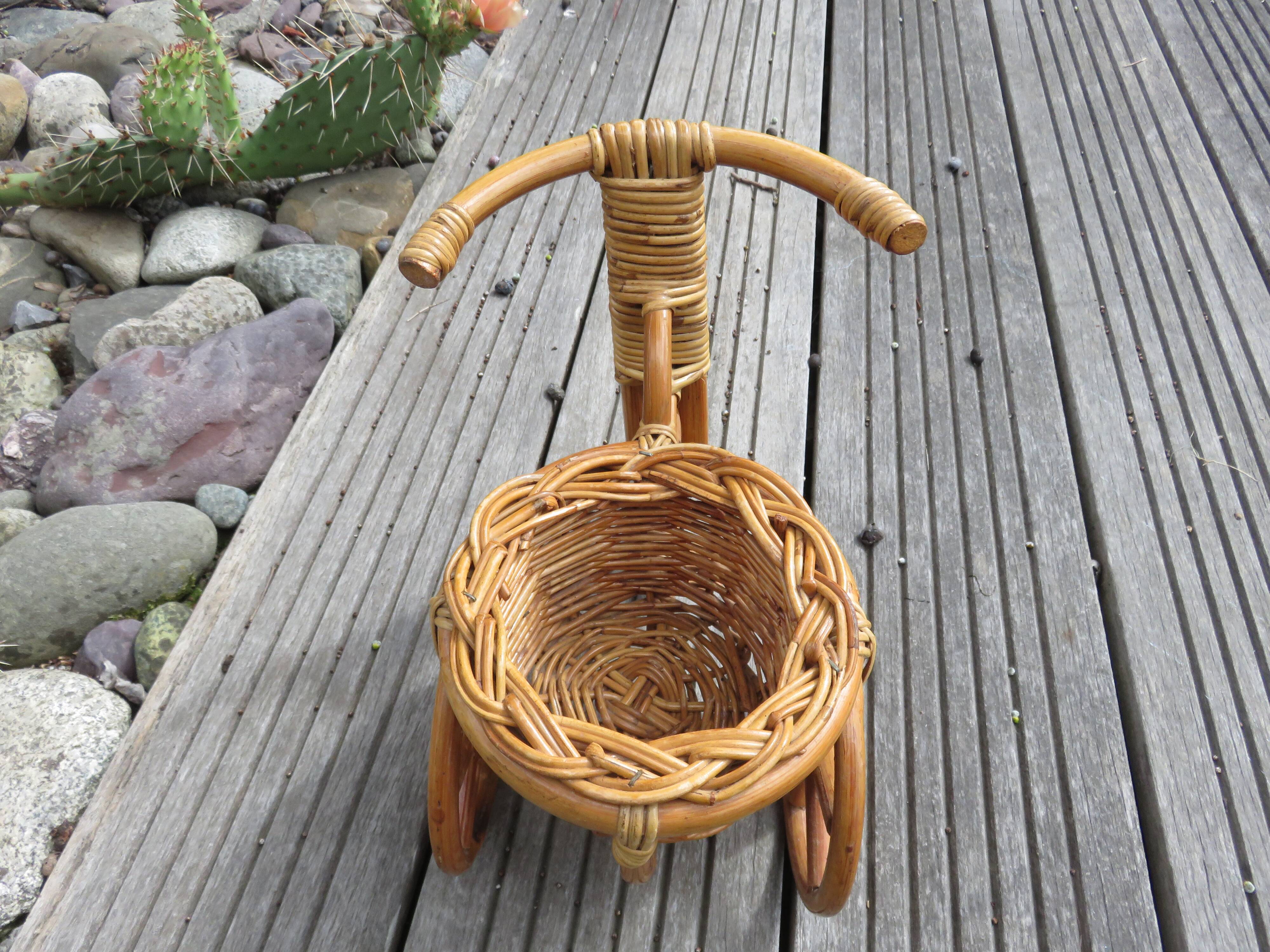 Cache pot en rotin et bambou tricycle vélo années 60 70