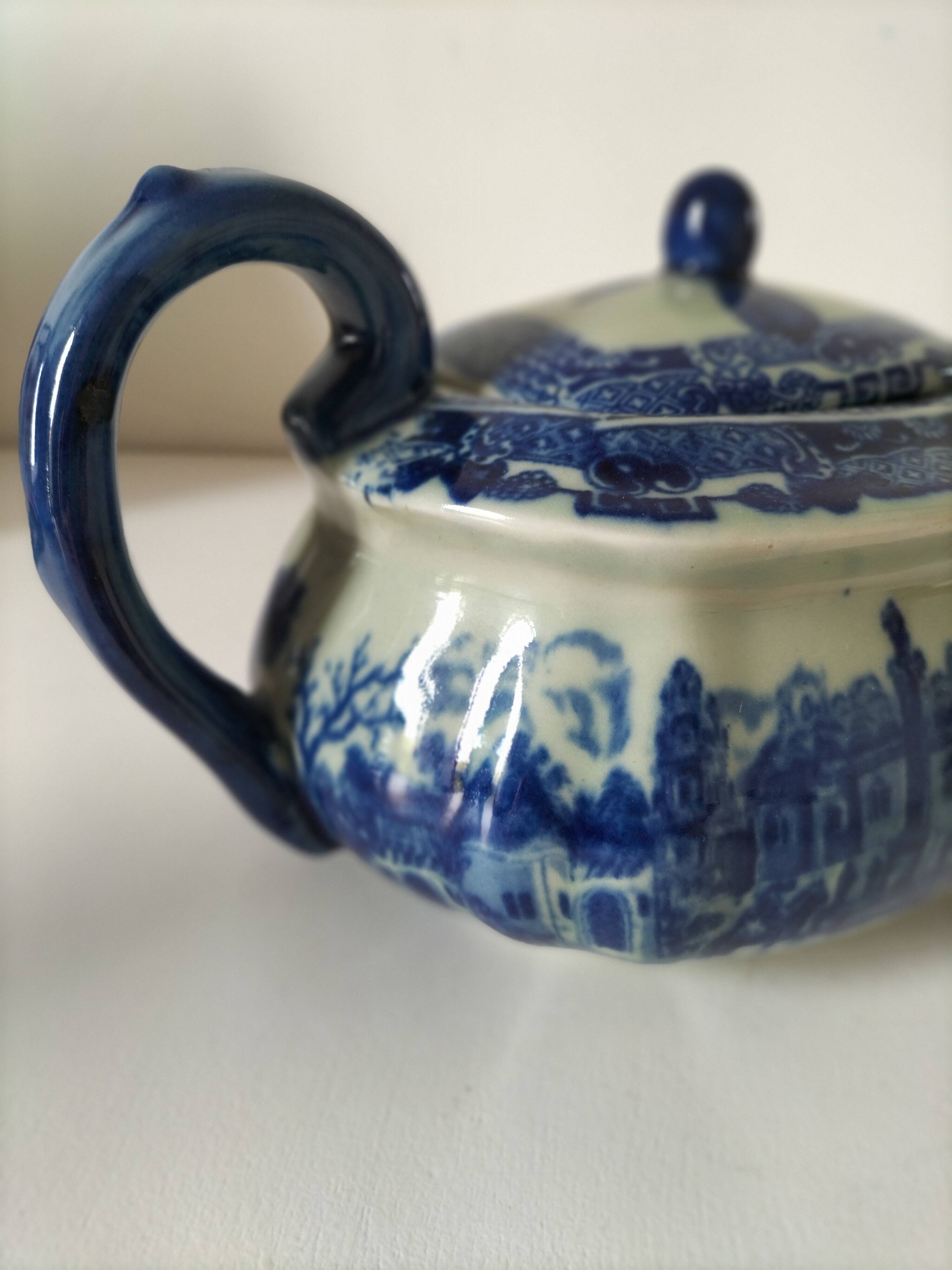 English ironstone teapot – Victoria Ware Ironstone