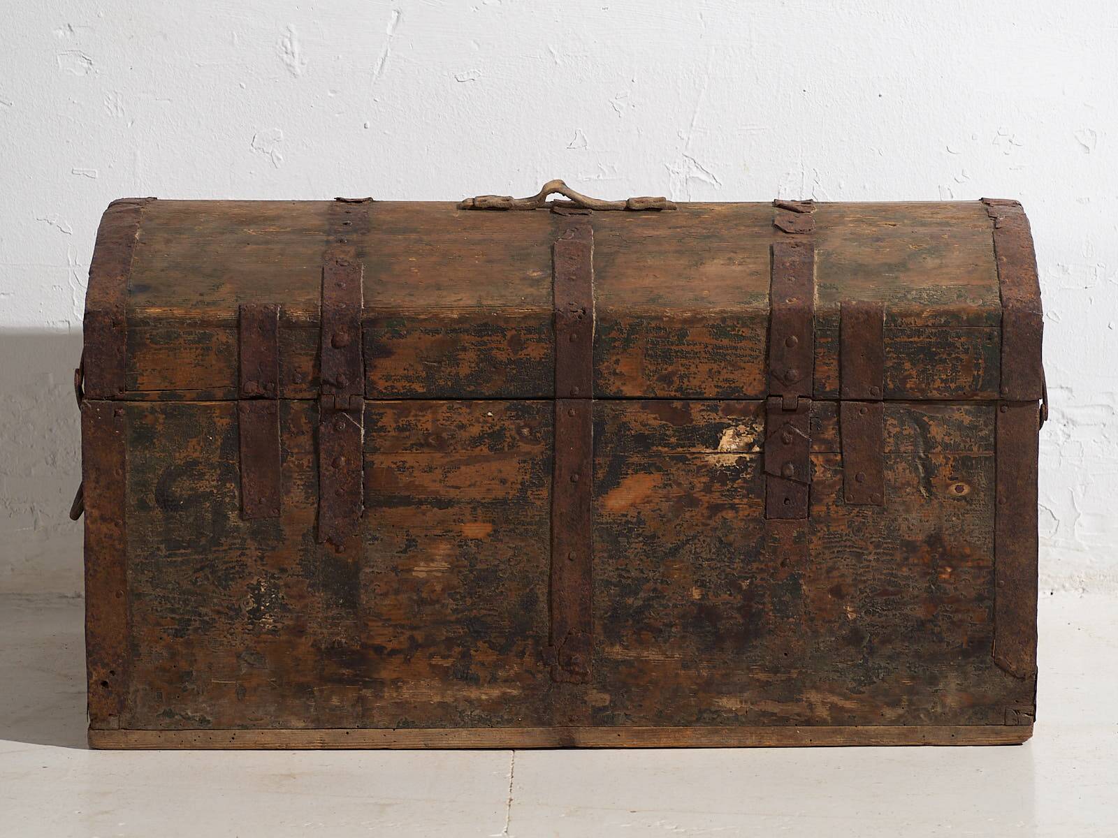Antique chest with green patina (c.1900)