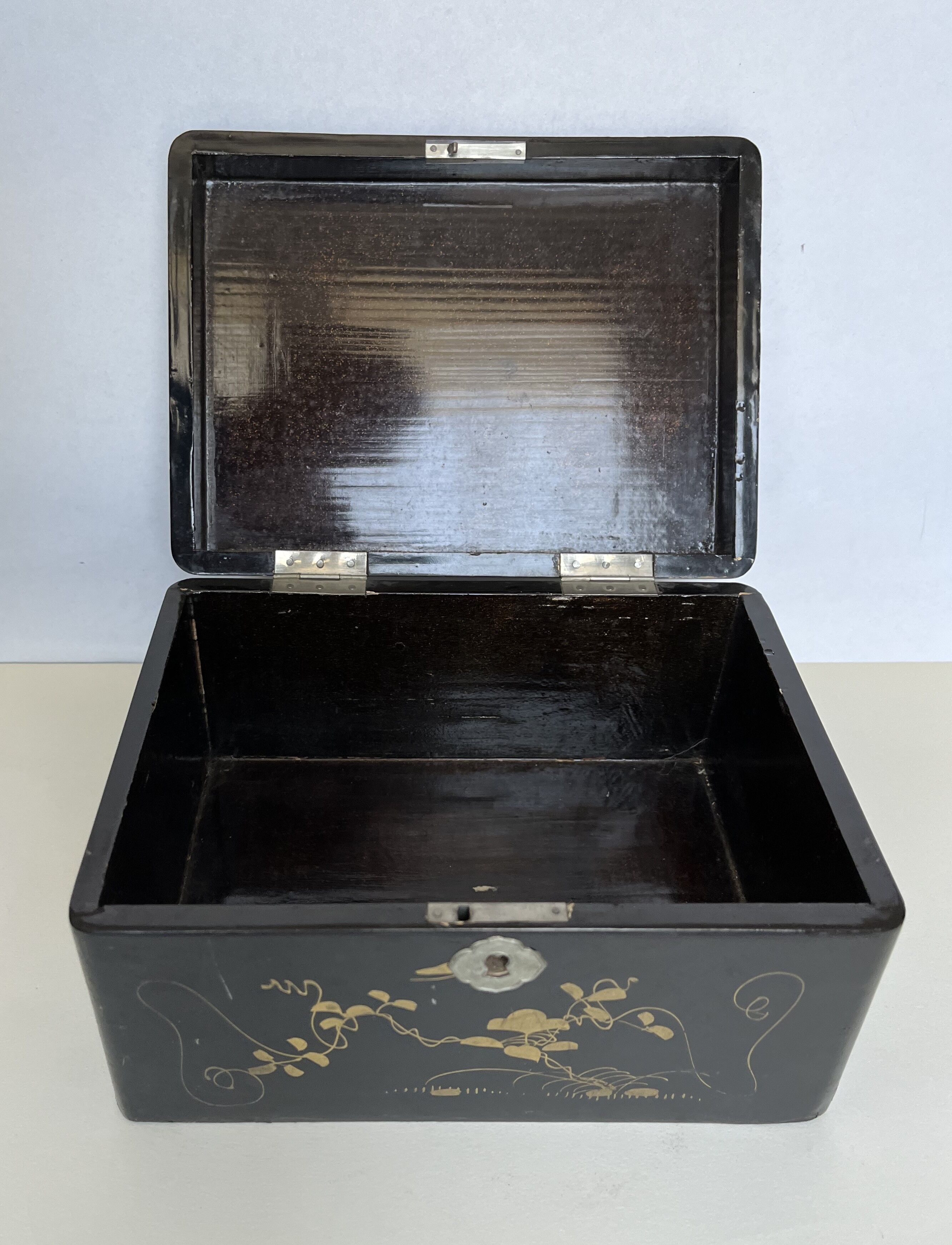 Lacquered wooden jewelry box