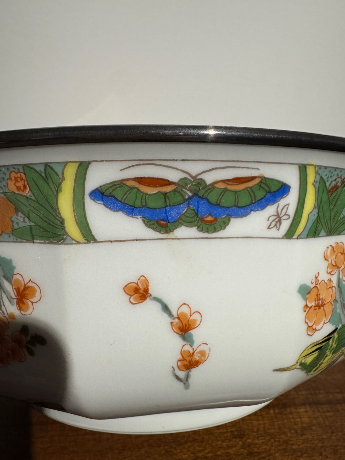 Shallow porcelain plate from Limoges Raynaud, bird decoration.