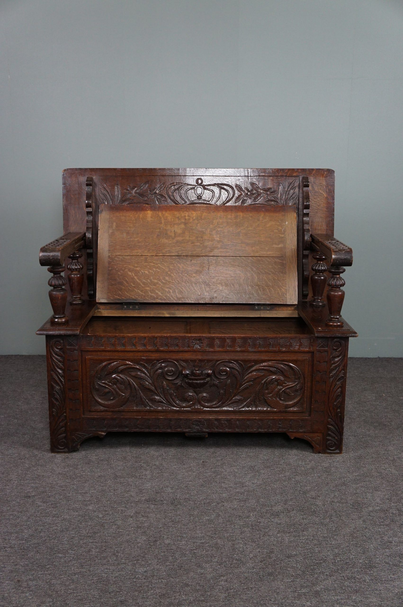 Entrance bench and decorated wooden table valve bench