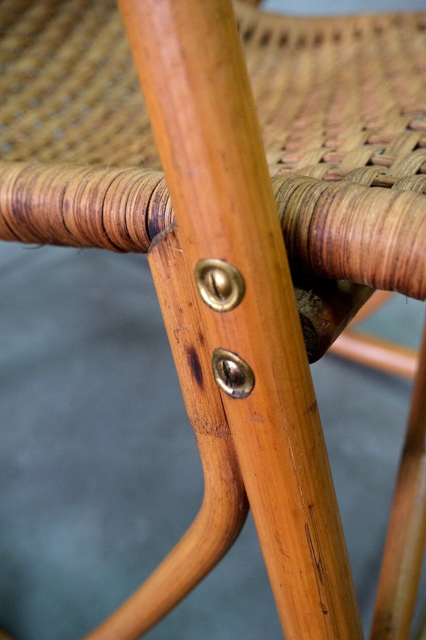 Rocking chair et table d’appoint en bambou de FM, années 1950