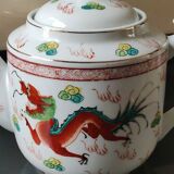 Chinese tea service/Teapot + 6 cups. In fine porcelain. Dragons/Phoenix decor. Feng Shui Rose Family Style. 70s